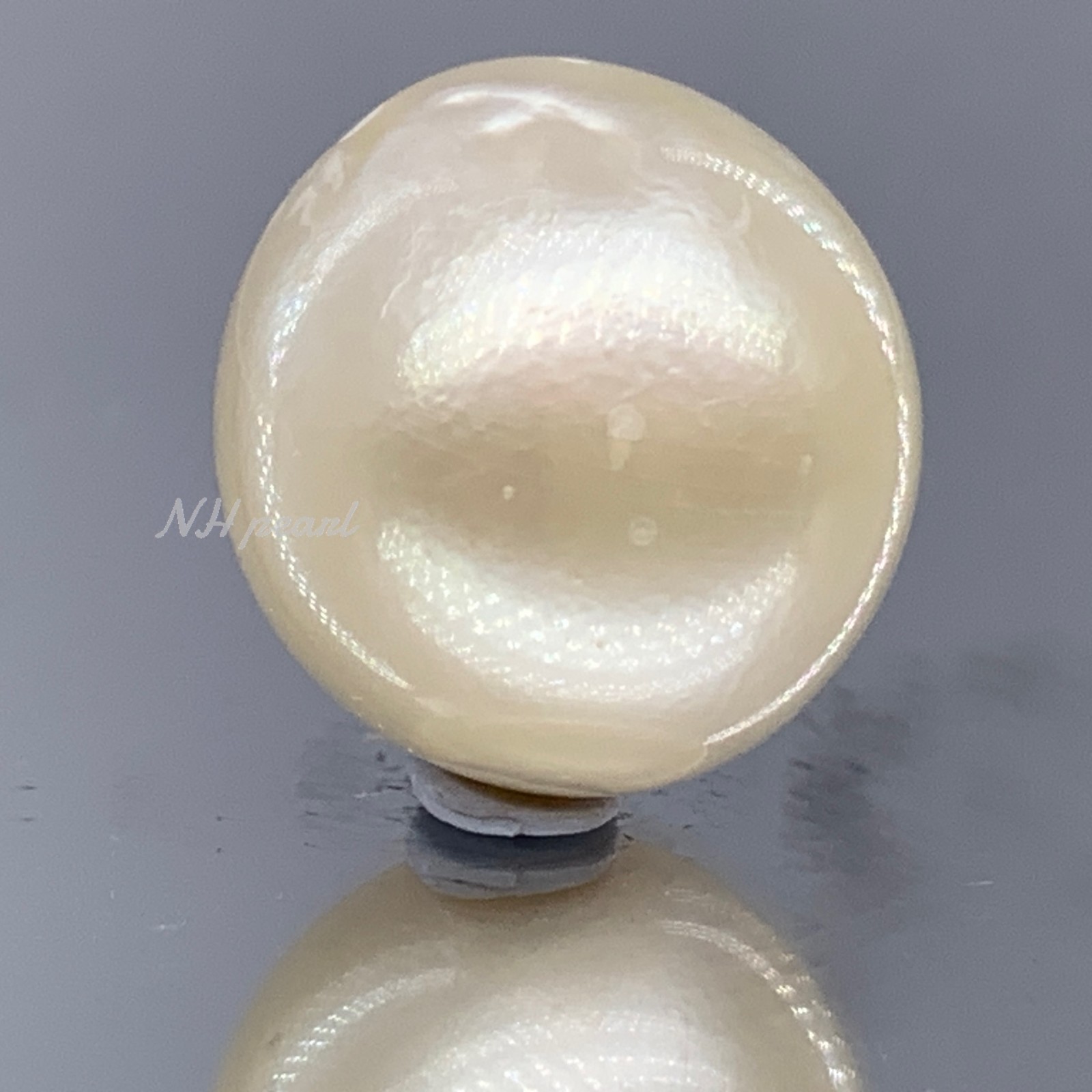 South Sea Pearl white Round Baroque 14.7mm x 15.1mm, 4.70g undrilled