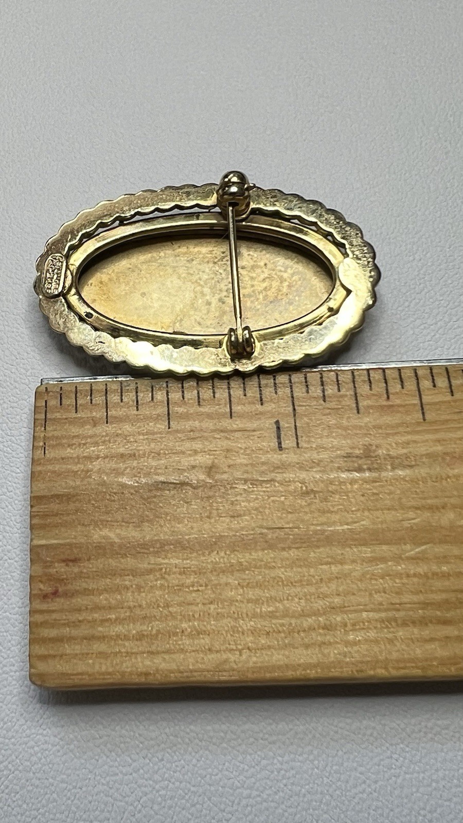 Vintage Oval Floral 12K Gold Filled Brooch Pin Signed Catamore. 1 3/4 in