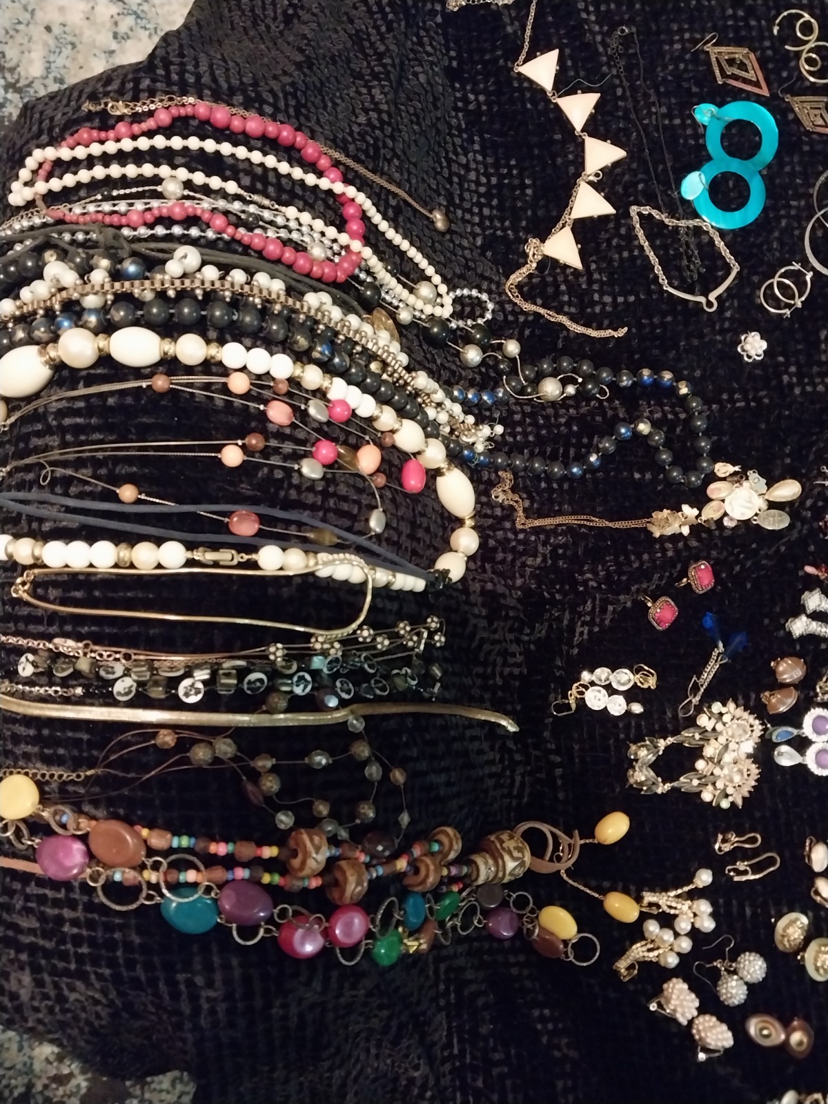 vtg EARRINGS LOT BUNDLE Jewelry Necklaces Broach Bracelet Estate OVER 185 PCS