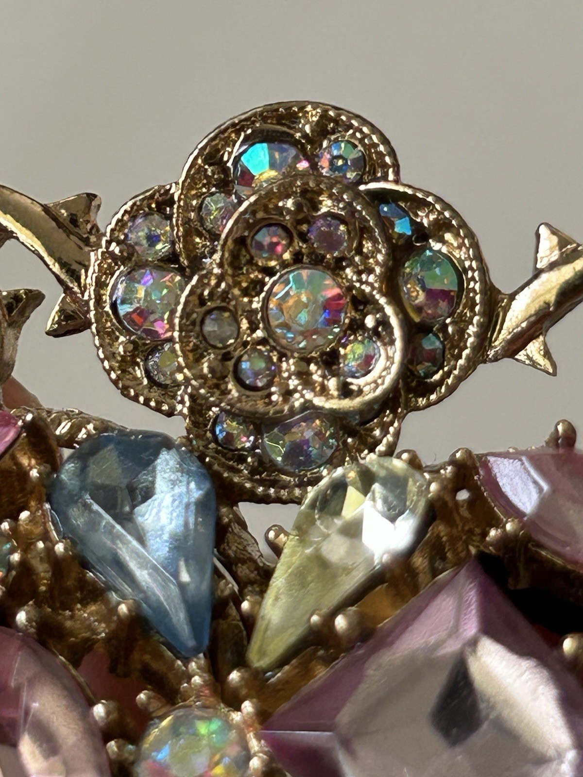 Betsey Johnson Heart Stretch Bracelet Pastel Rhinestone Gold Tone Romantic