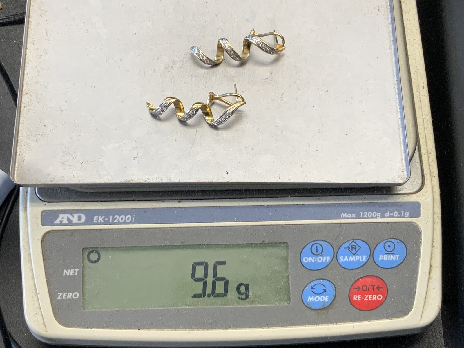 18k Yellow Solid Gold .50ct Diamond Twist Hoop Earrings Serpentine Link 9.6gram