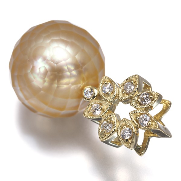 Golden South Sea Pearl 14.2mm Diamond 0.18ct Pendant 18K 750 Yellow Gold