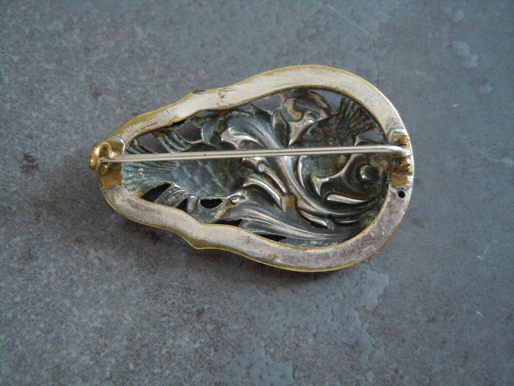 Vintage Brooch Pineapple Fruit Relief Textured Brass Color 6.6 G / 4.4 X 2.9 Cm