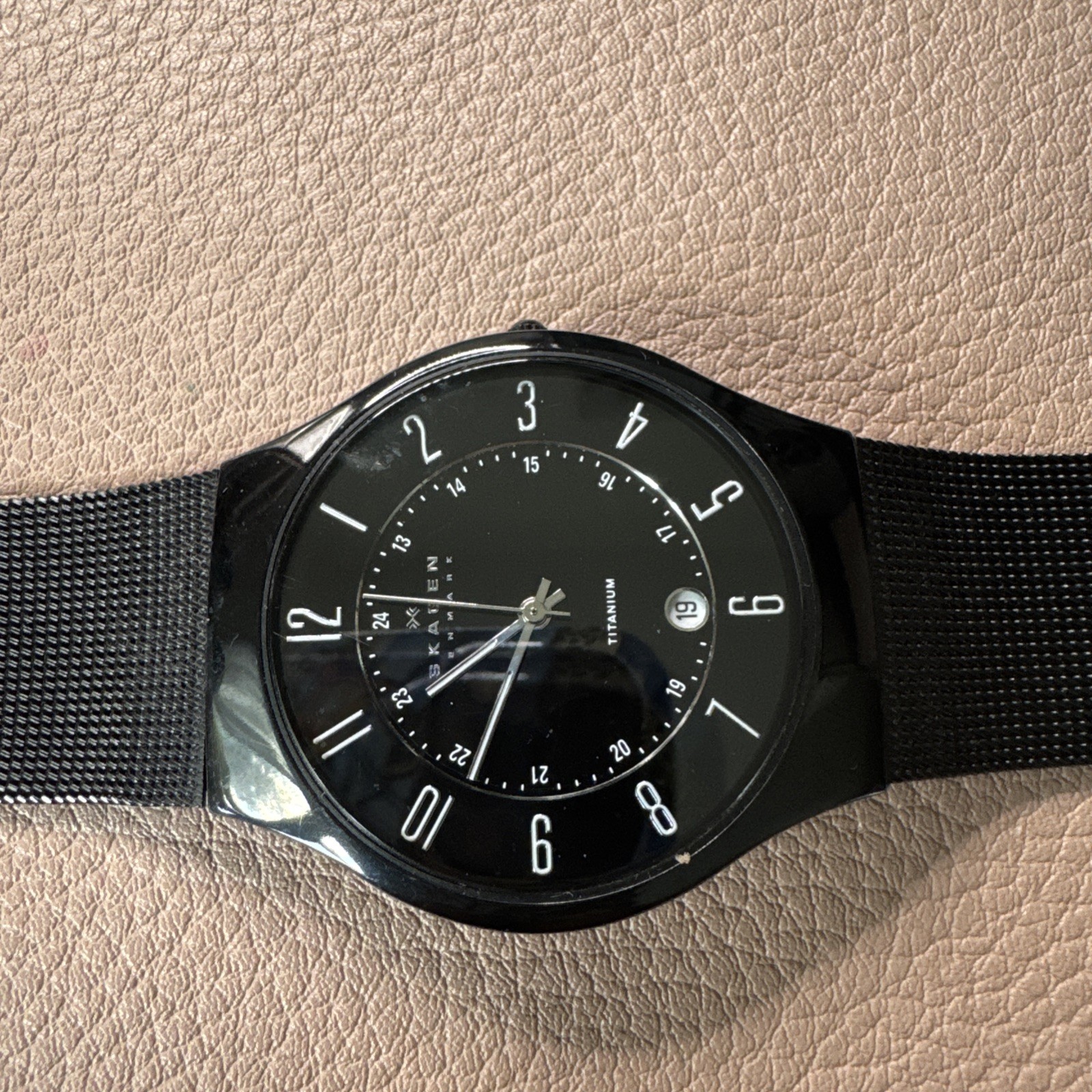WATCH –SKAGEN Mens 37mm Black Dial Date Titanium 233XLTMB Mesh