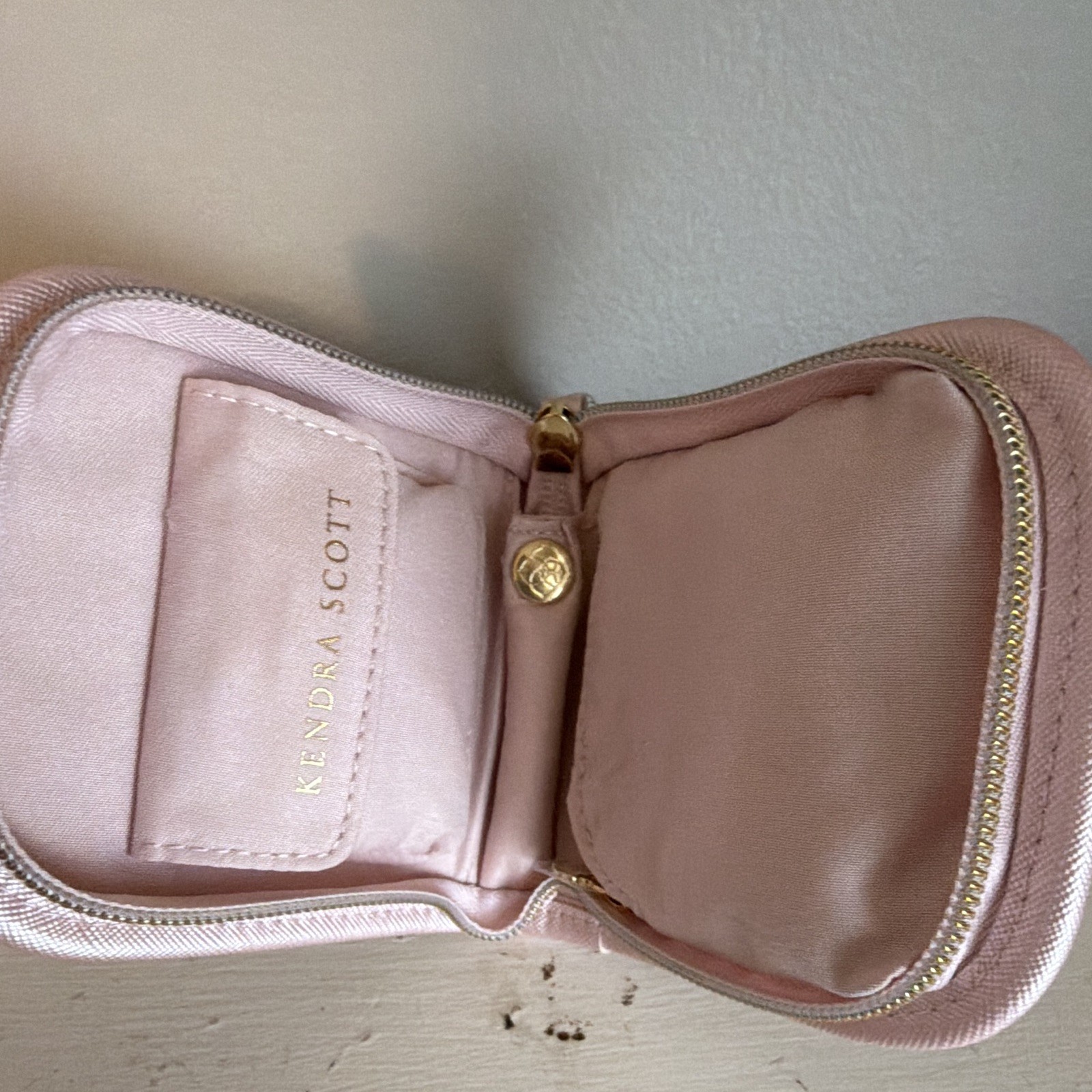 Kendra Scott Pink Travel Jewelry Case Zip-Around Lined Faux Leather 215-16-1120