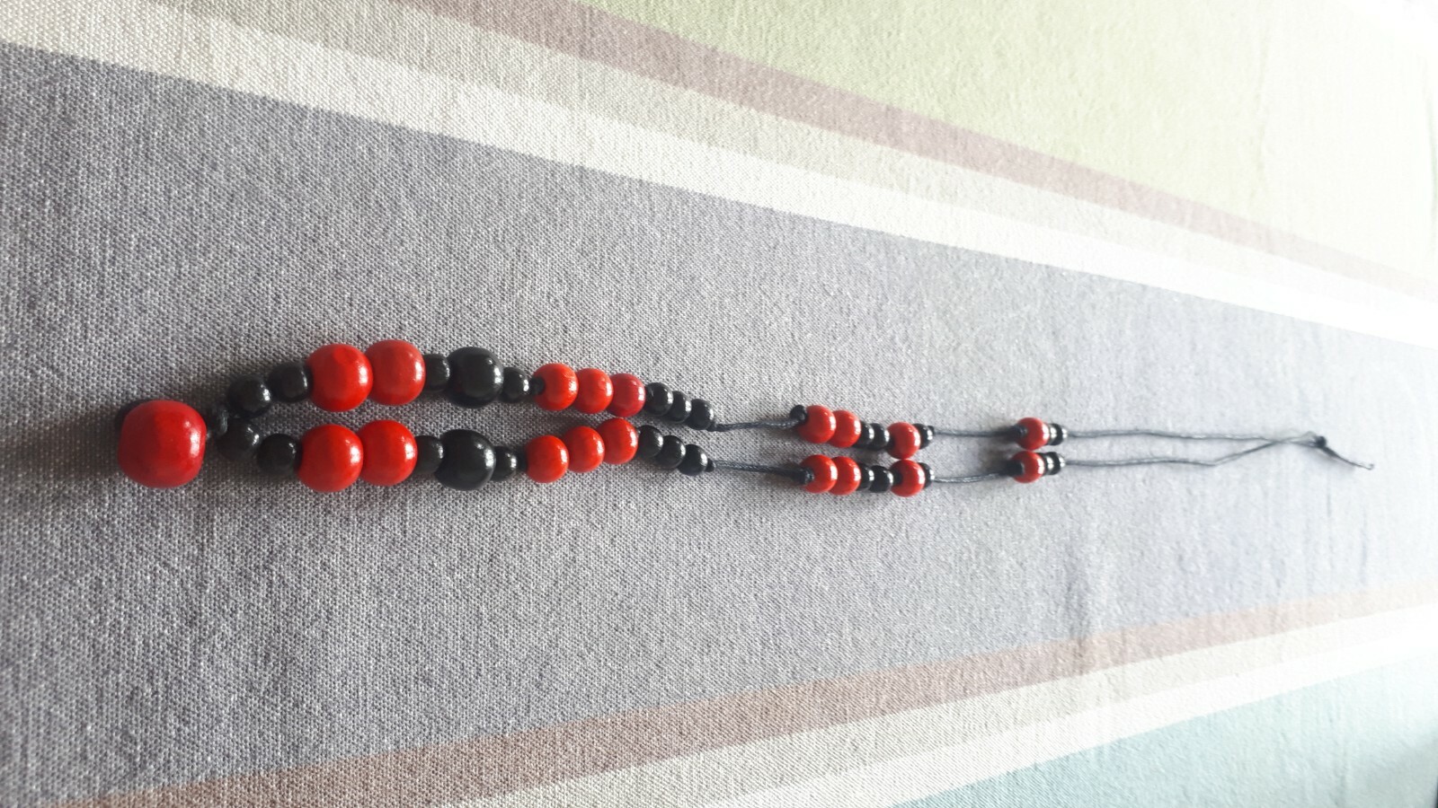 Nice Wooden Necklace Red/Black Beads 40 cm/15.74 Inches Long, Cotton Cord