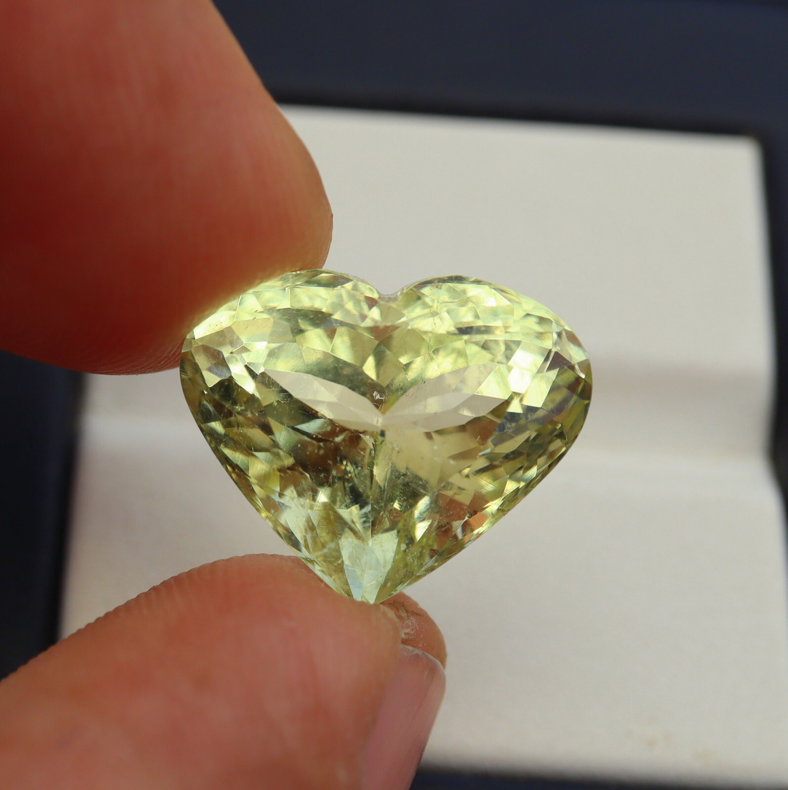 10.7 Cts 13.2×15.9 MM Natural Heliodor Aquamarine Faceted Heart Gemstone