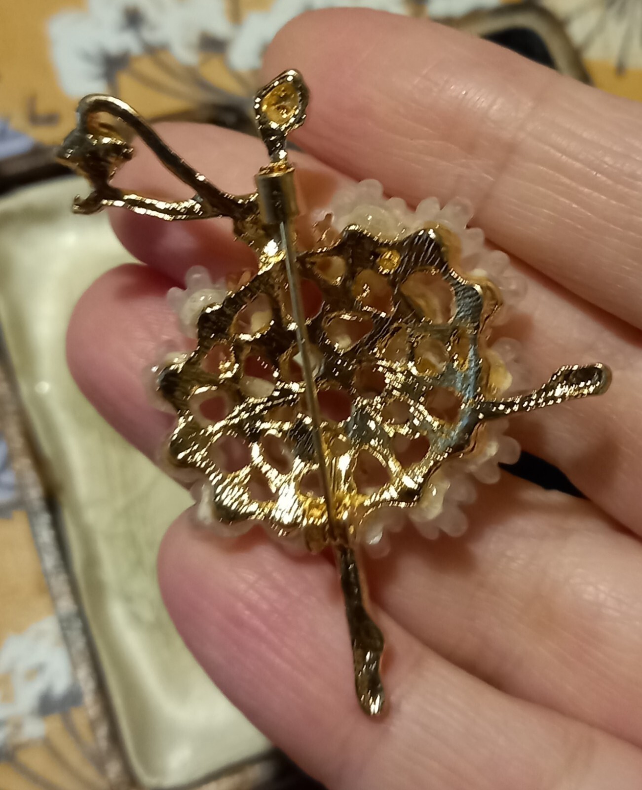 VINTAGE STYLE GOLDTONE BALLERINA FLORAL BROOCH PRETTY SPARKLY MULTICOLOURED