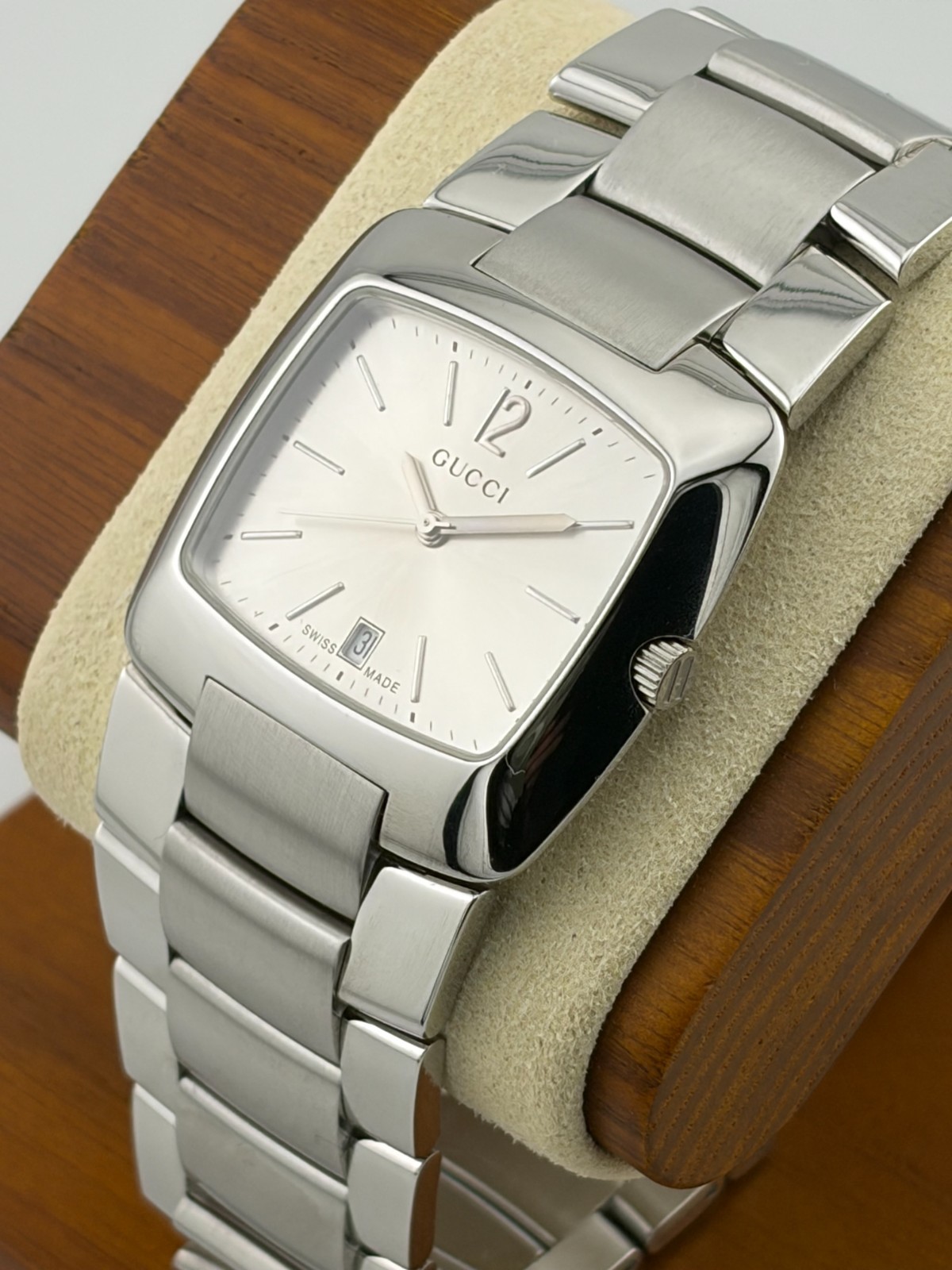 **LAST ONE- BRAND NEW, DISCONTINUED DESIGN – GUCCI 8500M Silver Swiss-Made Watch
