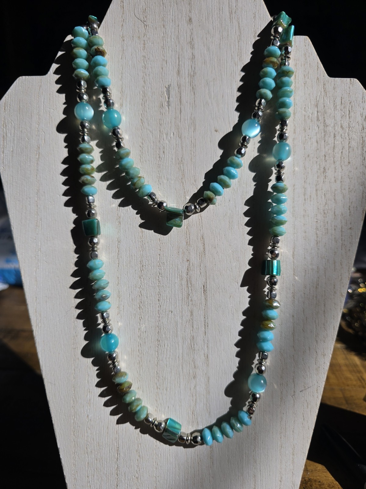Turquoise 18in Beaded Necklace Lucite Silver Tone Blue Mother Of Pearl Southwest