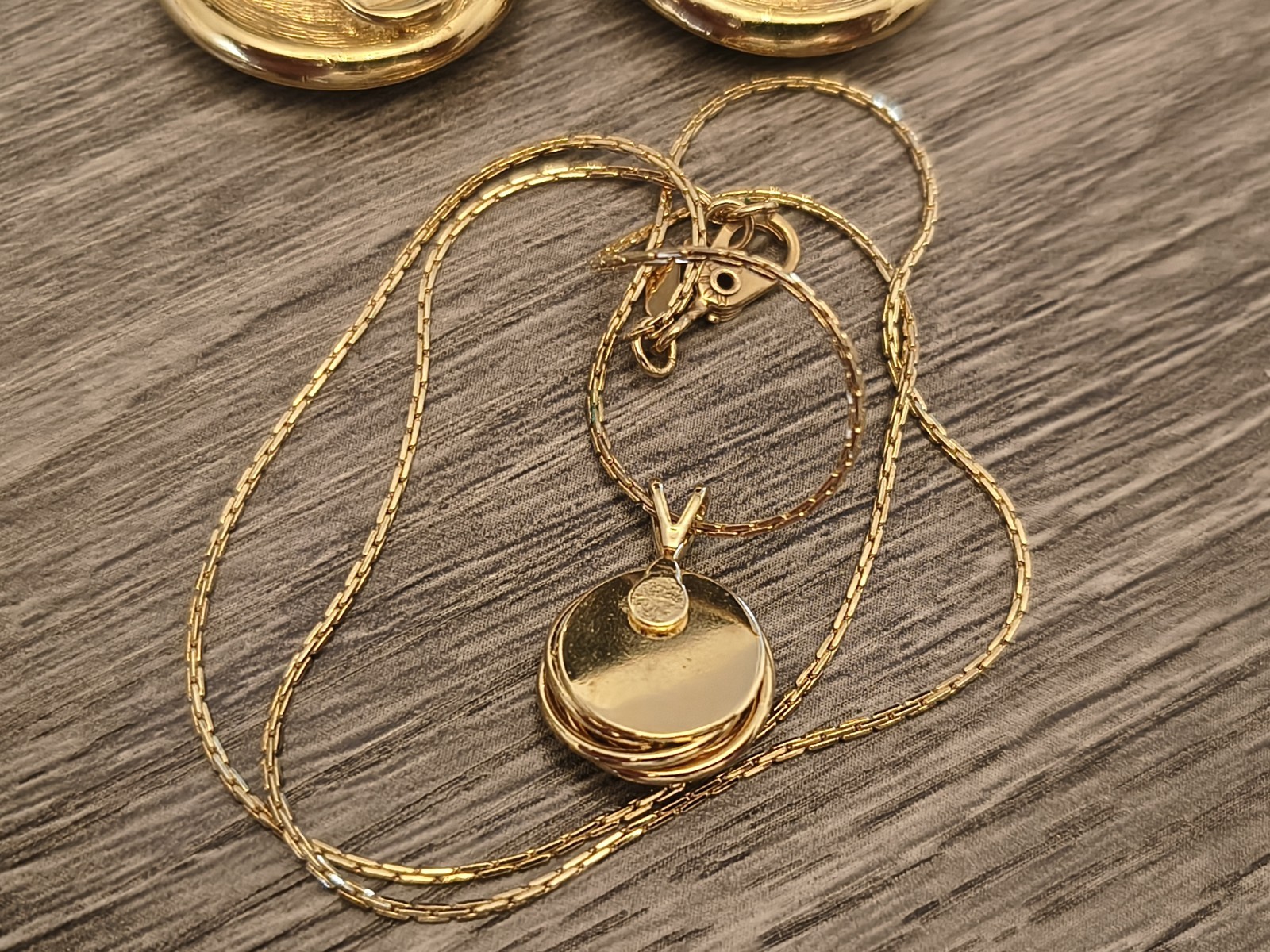 Monet Lot Of 4 Pieces Clip On Earrings And Necklace Gold Tones