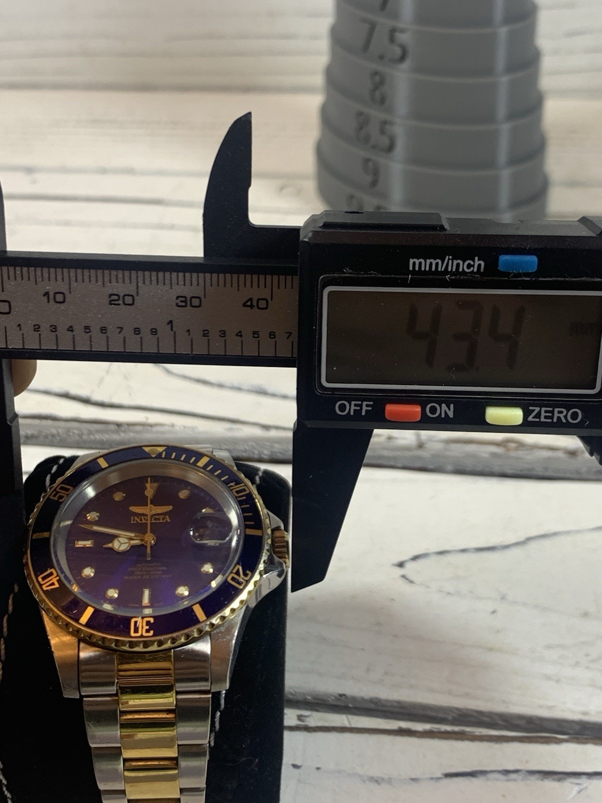 Invicta 89280B Pro Diver 23k Men’s Wrist Watch – Silver/Gold Case & Bracelet