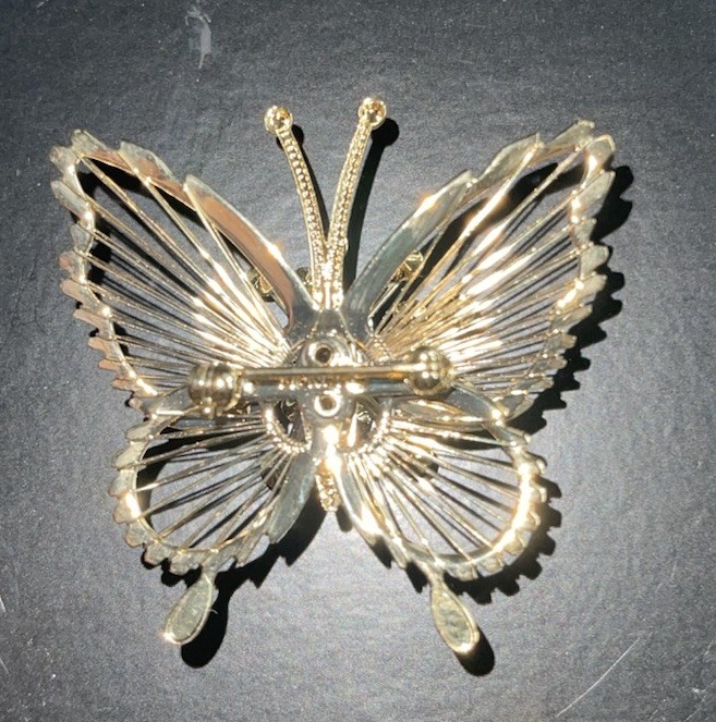 Vintage Butterfly Pin Brooch Monet Swarovski Crystals Gold Tone All Occasion ￼
