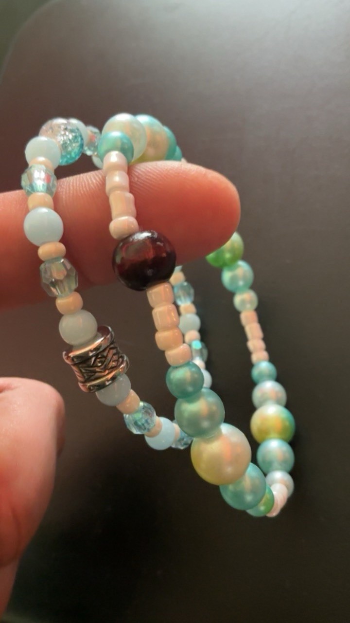 Handmade Blue/Green/White Glass & Plastic Beaded Bracelet #123, Unisex, No Clasp