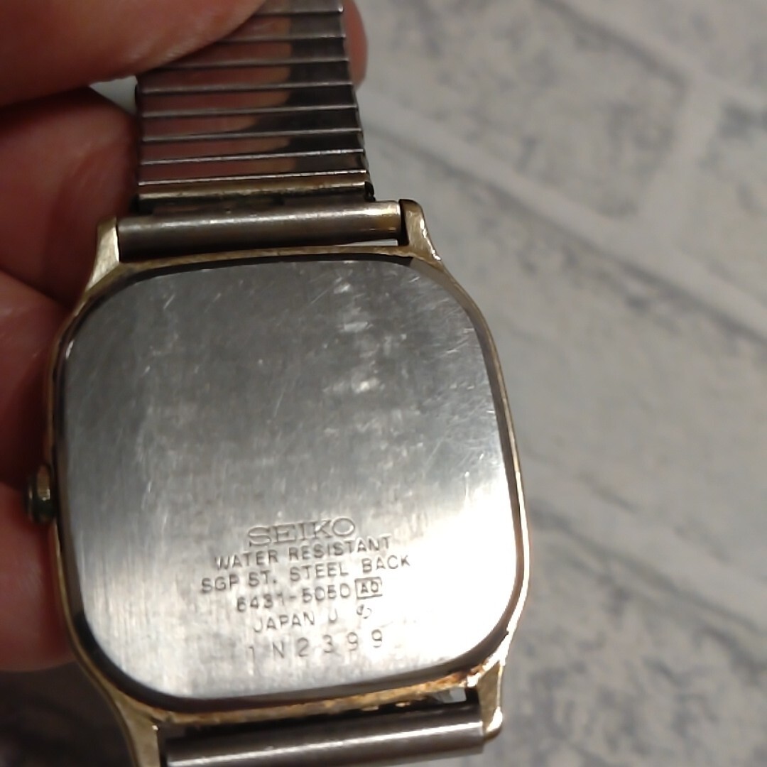 Working SEIKO QUARTZ Chariot Men’s Watch Gold Silver Combination Color Vintage