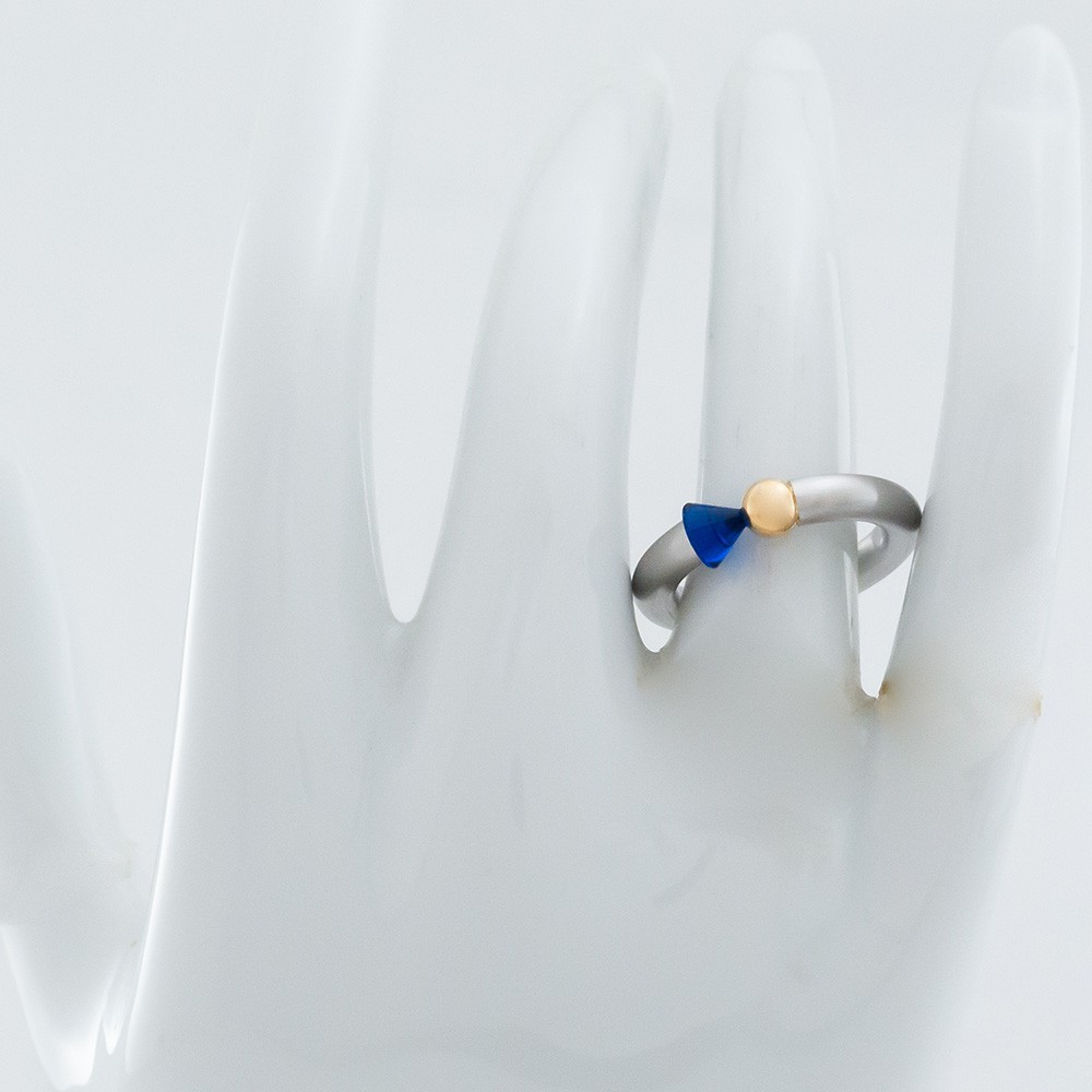 BUNZ Ring – 1 Blue Stone, Synthetically Made – 950 Platinum – Gold Ball