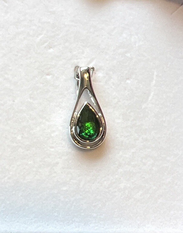 Korite ammolite faceted green gemstone pendant silver tone teardrop 1 in. New!