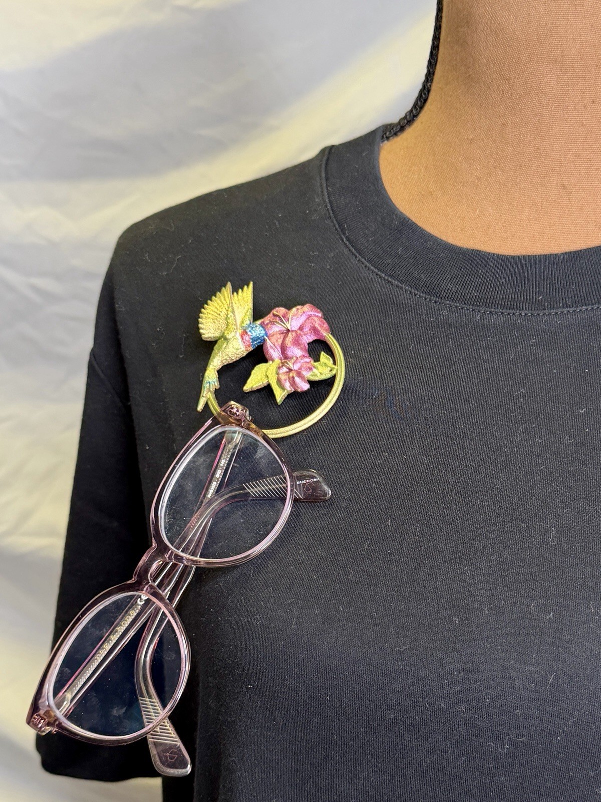 Artist Hand-painted Printed Polyamide Magnetic Hummingbird Brooch Glasses Holder