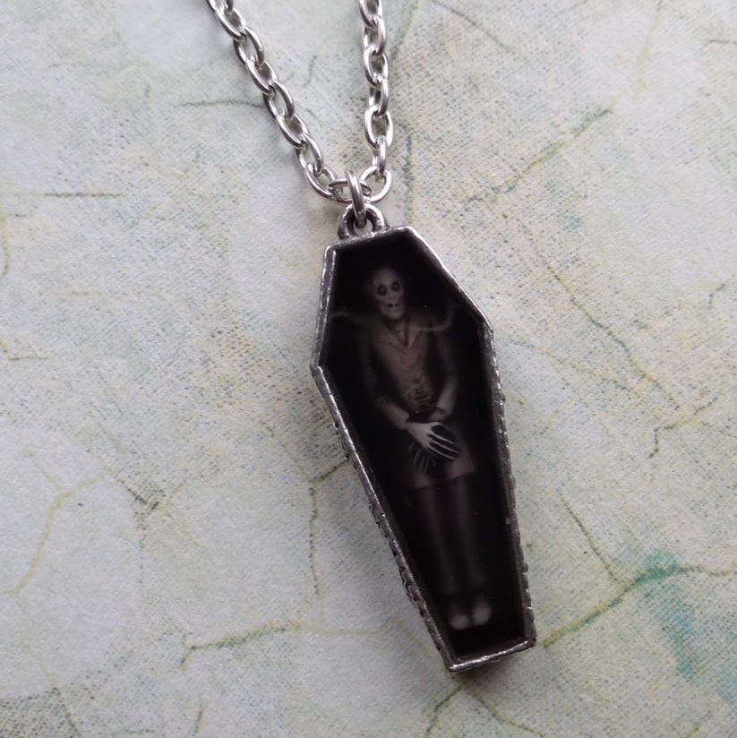 Alchemy Gothic Nosferatu’s Rest Vampire Pewter Coffin Pendant Necklace Goth P183