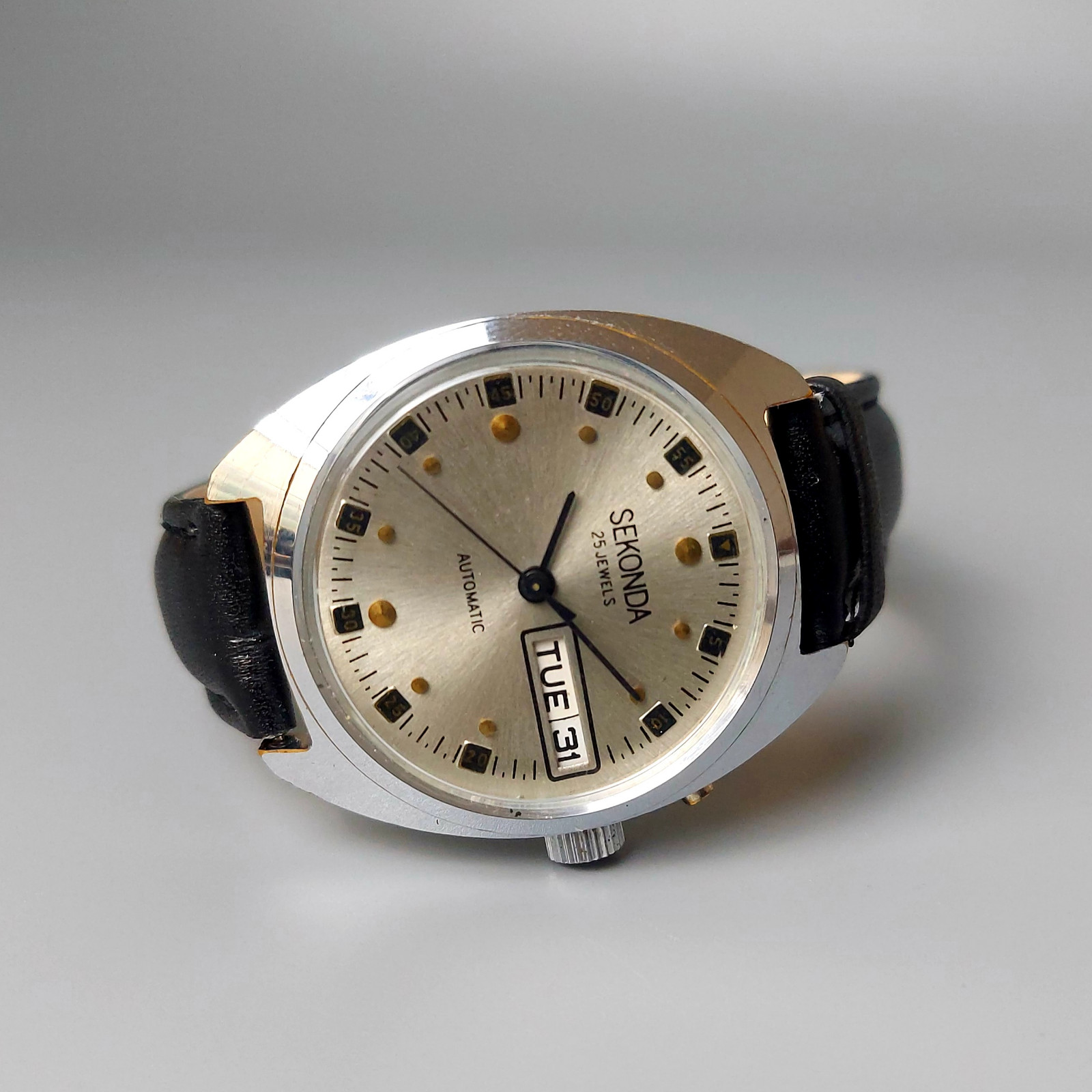 Vintage Men’s Watch Sekonda Automatic Soviet Wristwatch 25 Jewels Serviced