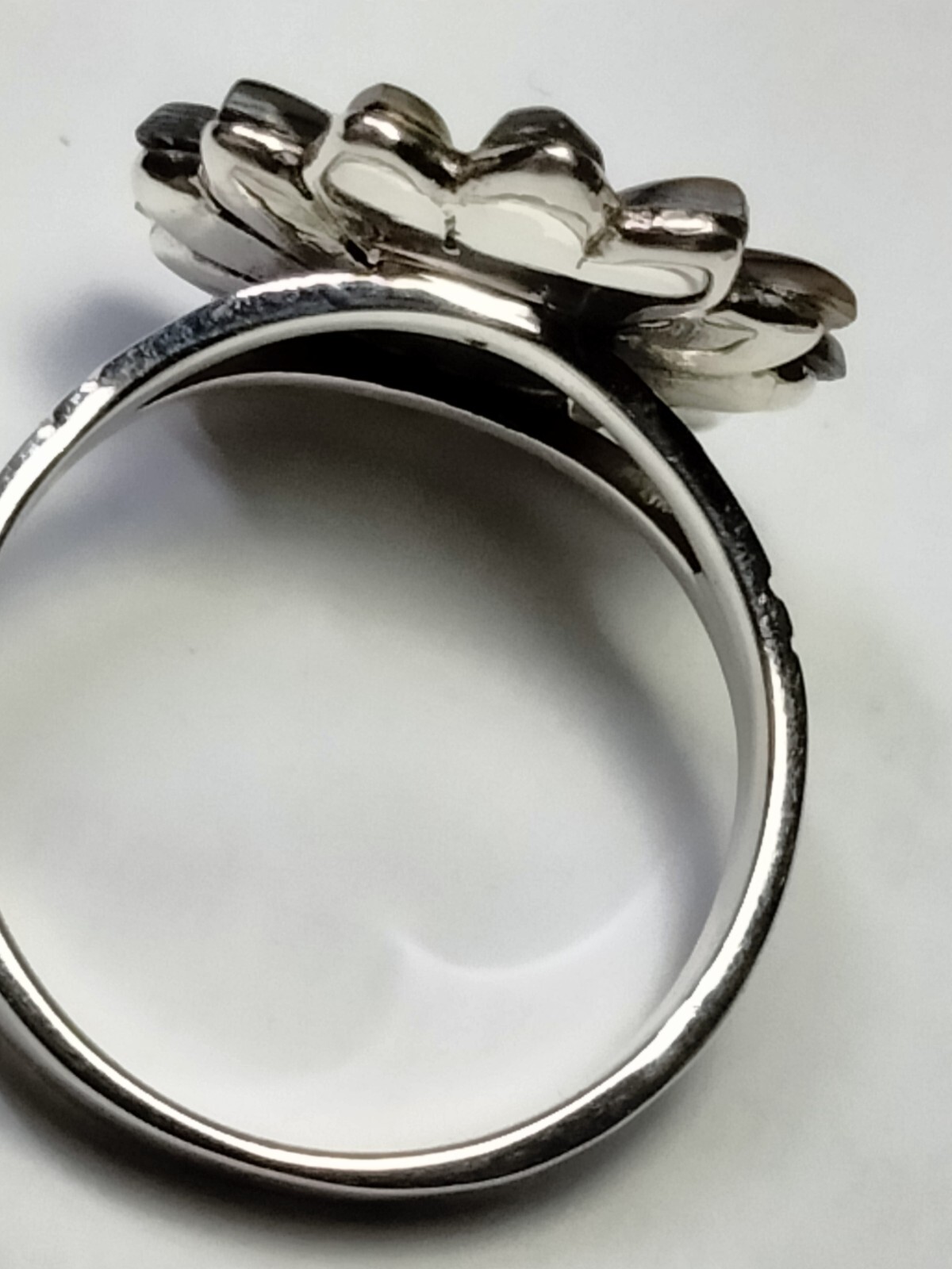 ABALONE SHELL INLAYS IN FLOWER SHAPE STERLING SILVER.925 RING SIZE 9.0-9.25!