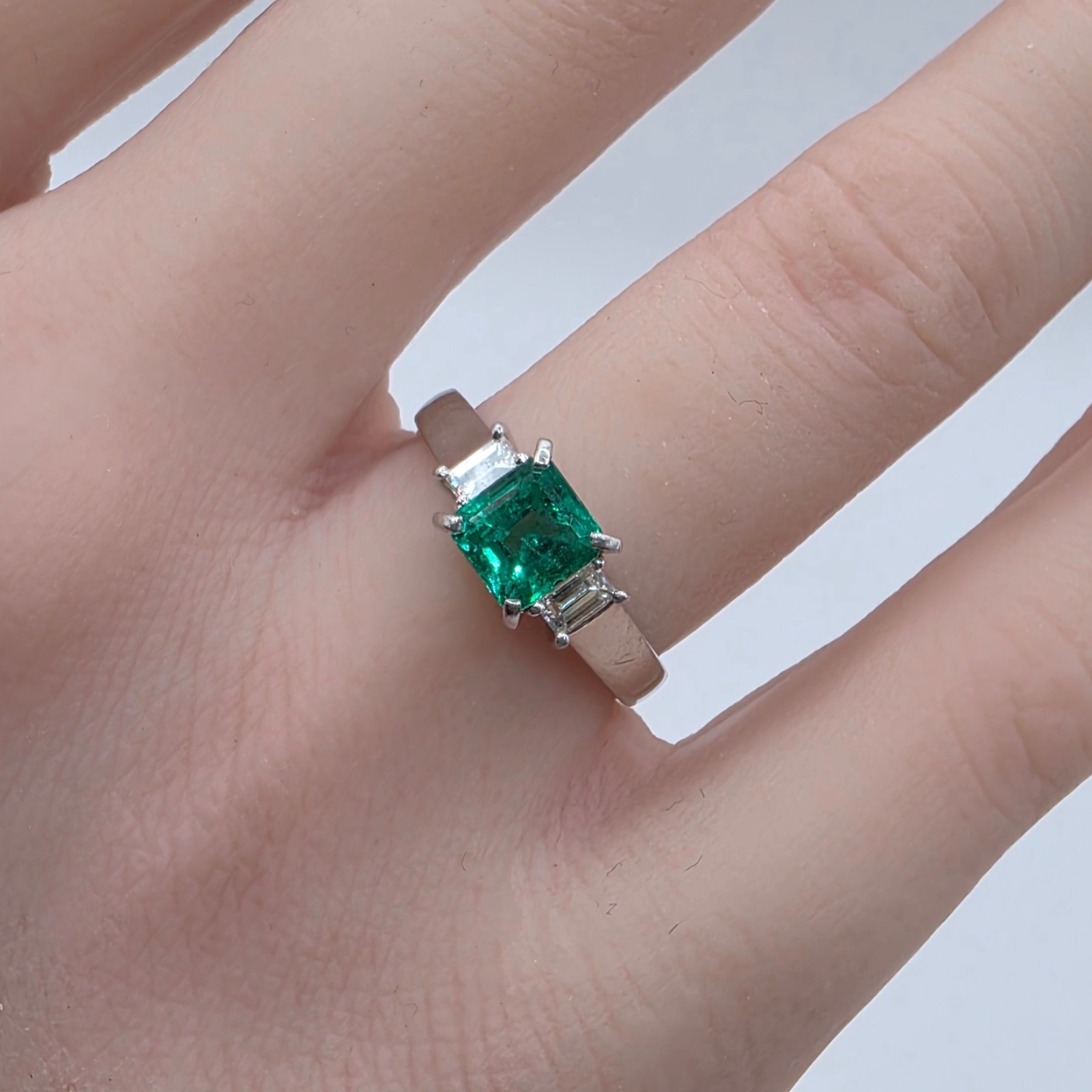PT900 Emerald & Diamond Ring – Size 10.5