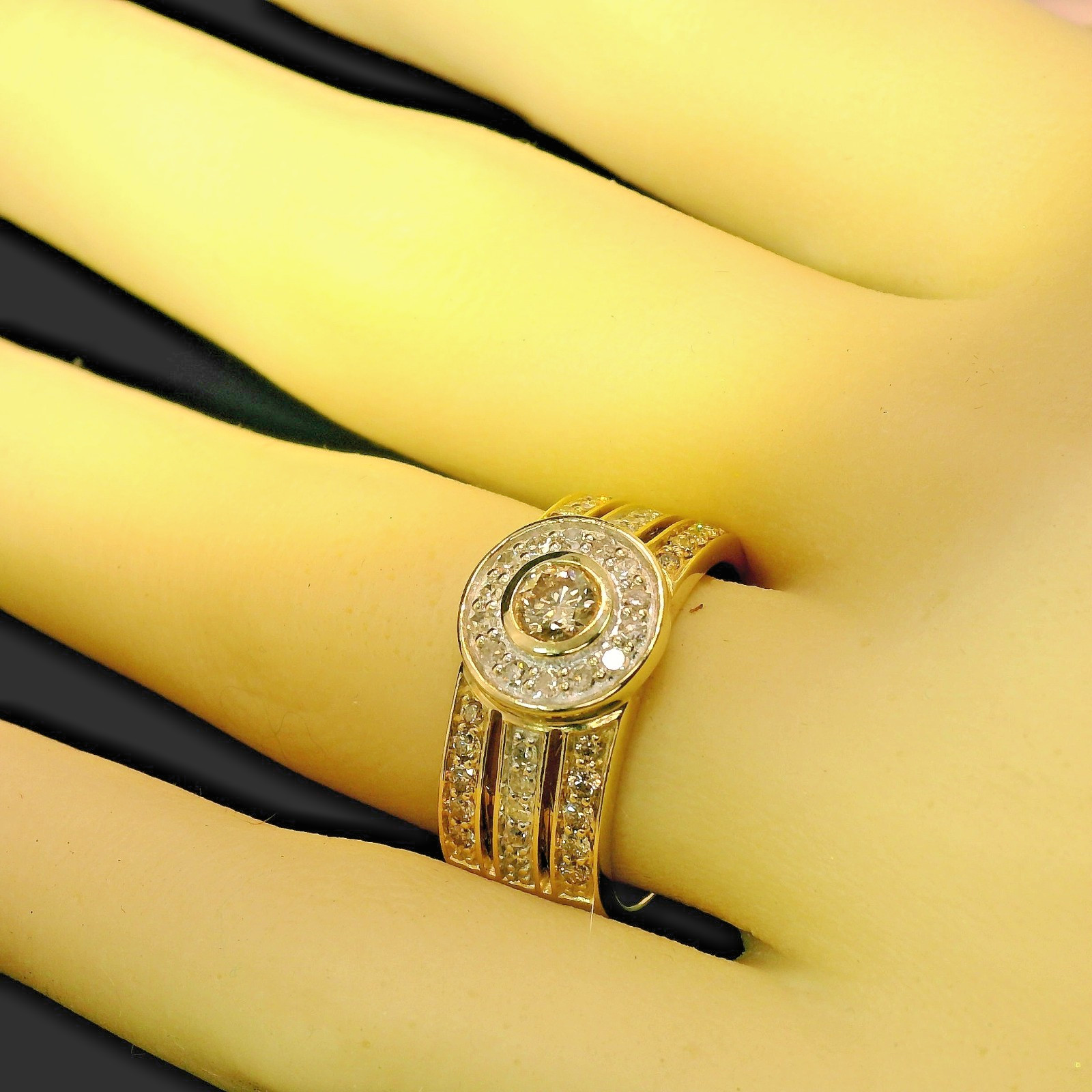 Elegant 9ct Yellow Gold Diamond Ring Multi Cut Shoulders 6.8g Size O