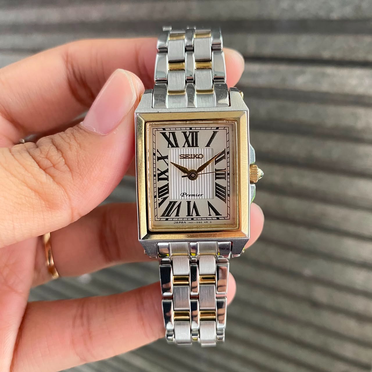 Rare Seiko Premier Quartz 1N01-0RJ0 White Dial Roman Two Tone Ladies Watch Dress
