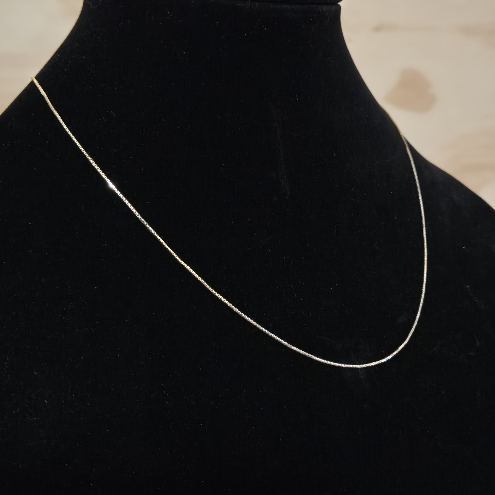 Vintage Italy 14K Yellow Gold Box Chain Necklace 20″ 0.9mm 3.0g Signed