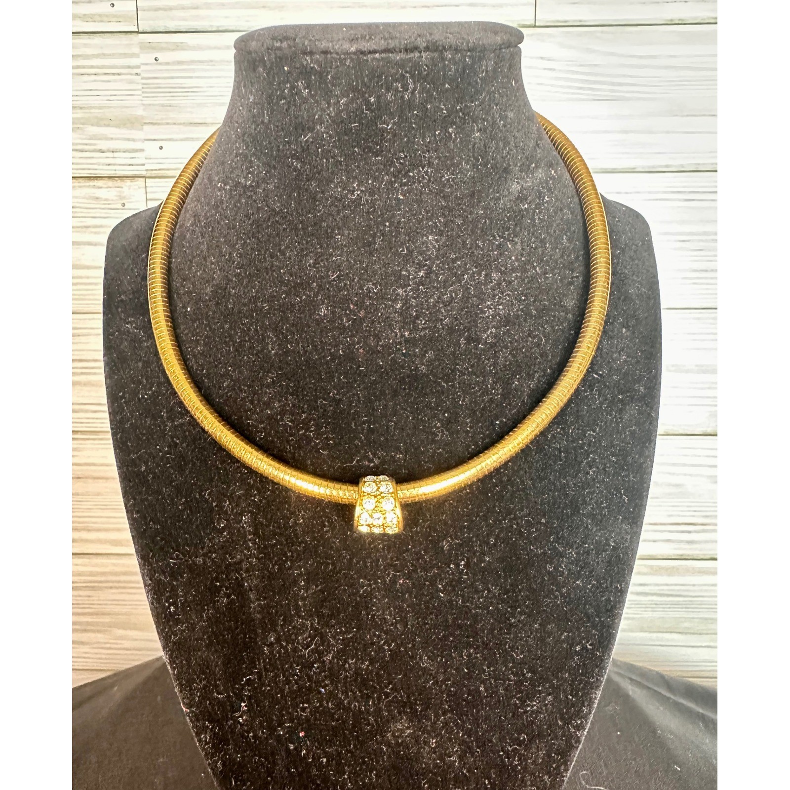 Joan Rivers Vintage Reversible White/Black Pendant Gold Tone Necklace