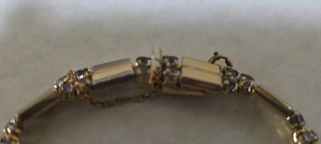 Goldtone Circles with Rhinestone Bracelet With Safety Chain Box Clasp. #781