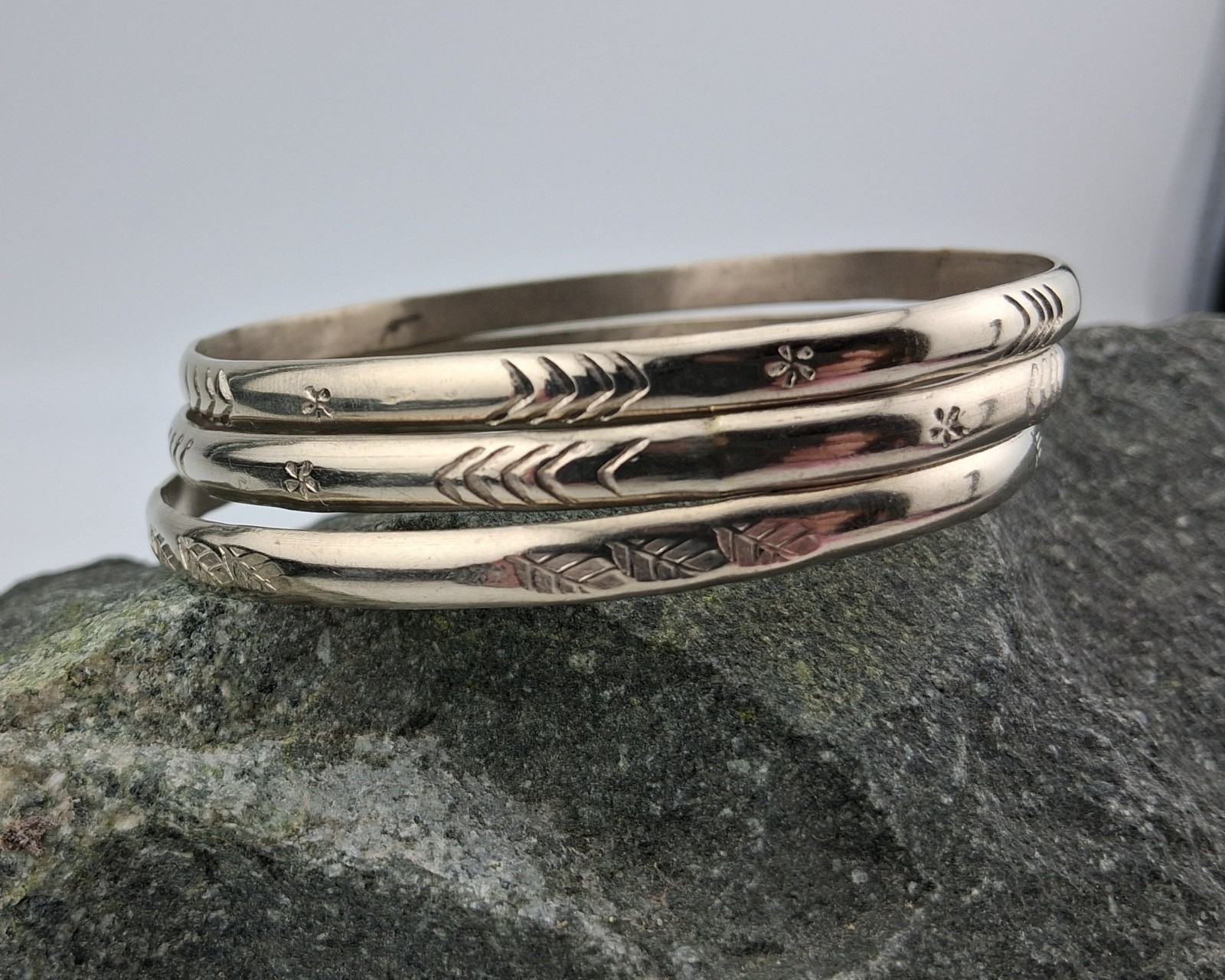 Lot of 3 Vintage Mexican Sterling Silver 5mm Etched Bangle Bracelets 37.44g 8″