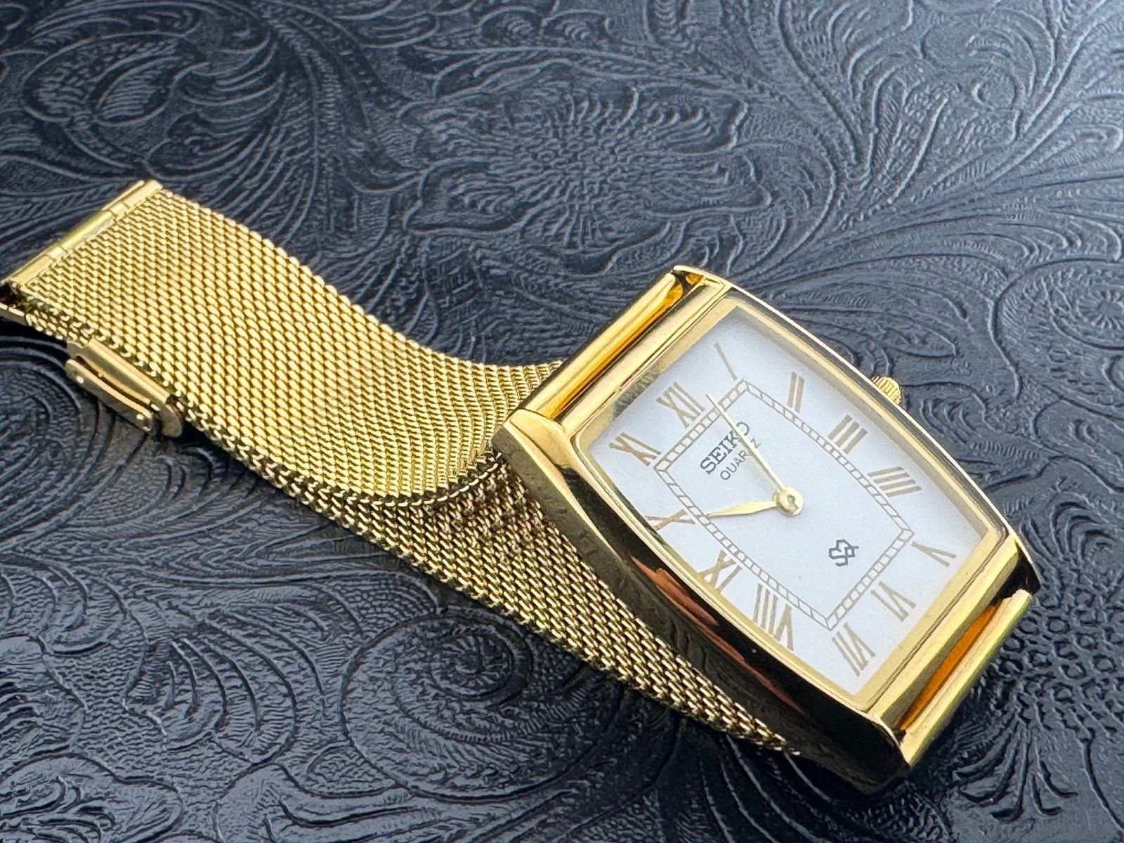 WHITE DIAL Vintage Seiko Slim Quartz Men’s Wrist Watch