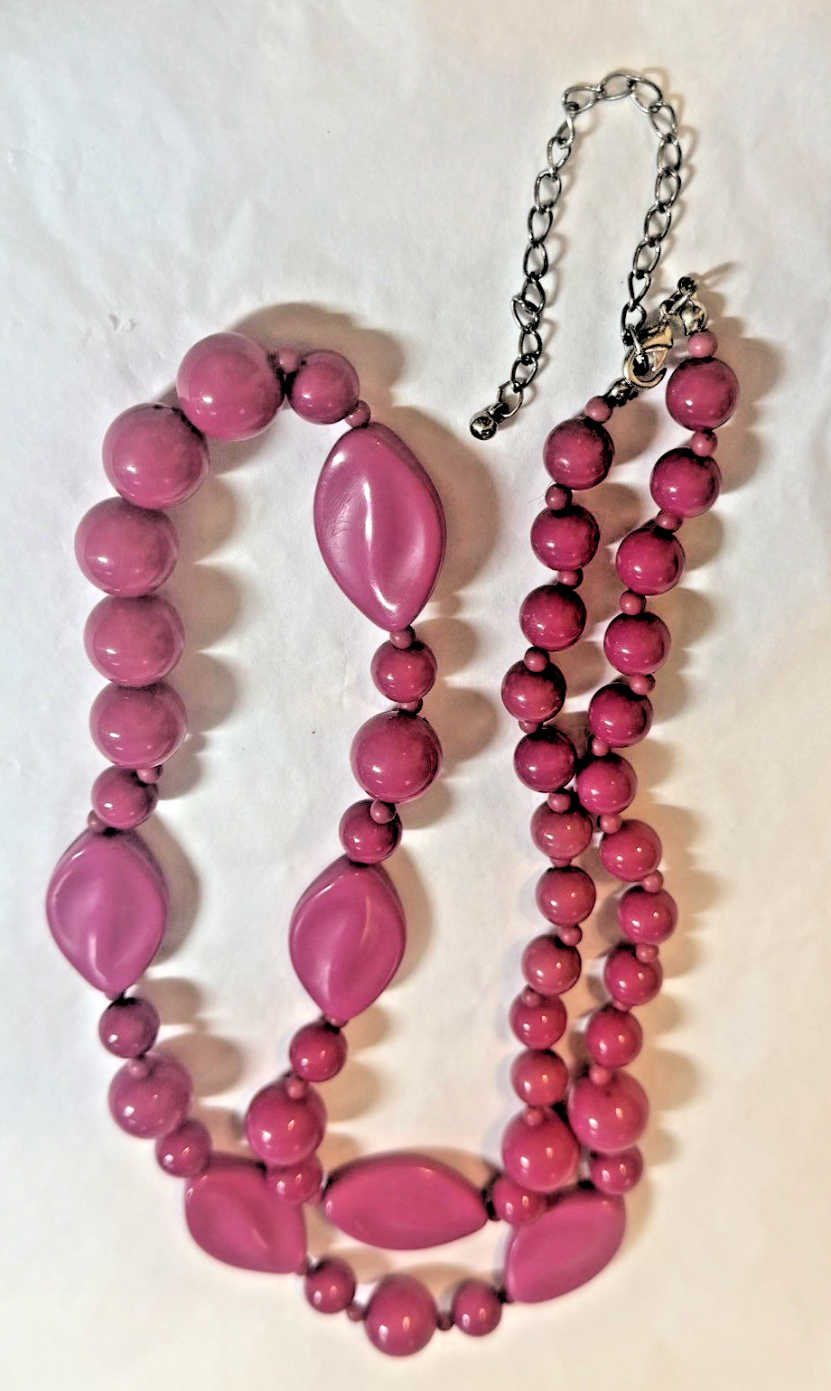 Vintage Chunky Hot Pink Fuchsia Graduated Round & Oval Plastic Bead Necklace 30″