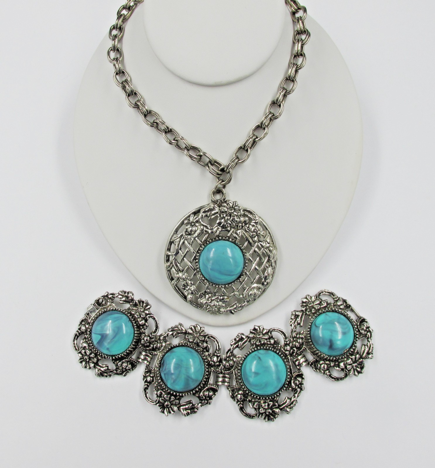 Faux Turquoise Cabochon Chunky Silver Tone Medalion Necklace Bracelet Set