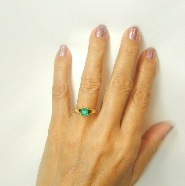 Colombian Emerald 0.96 Cts 18K Yellow Gold Size 6.75 Fine Jewels Muzo Mines
