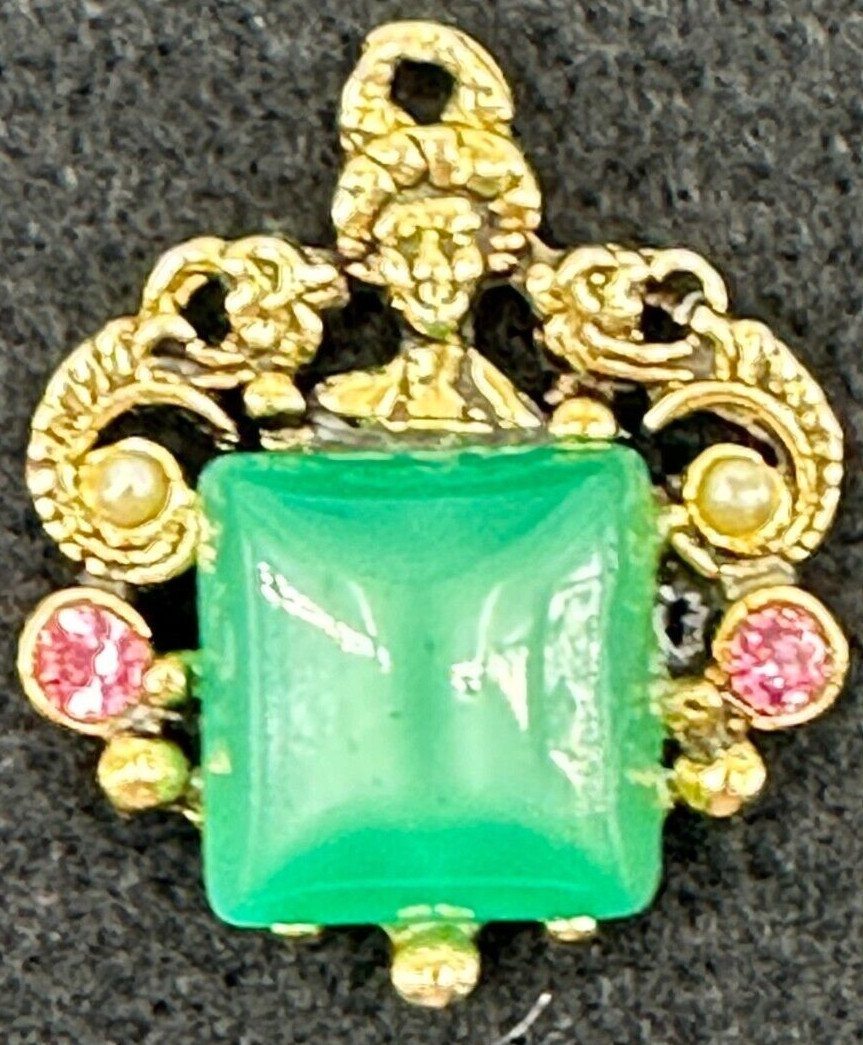 Asian Style Gold Tone Geisha Faux Jade Stone Rhinestone Accents Charm Pendant
