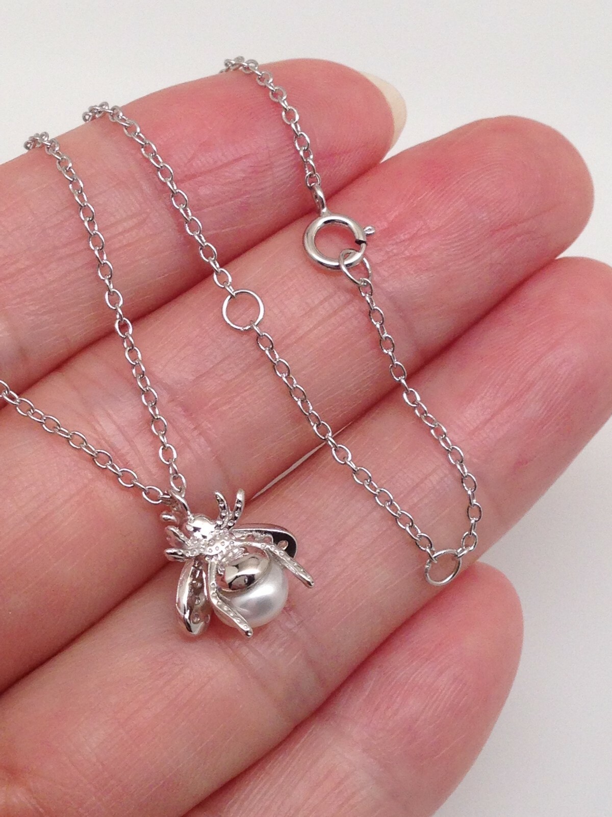 925 Sterling Silver Cz Pearl Bumble Bee Pendant Necklace 11mm(0.43″) 17.75″