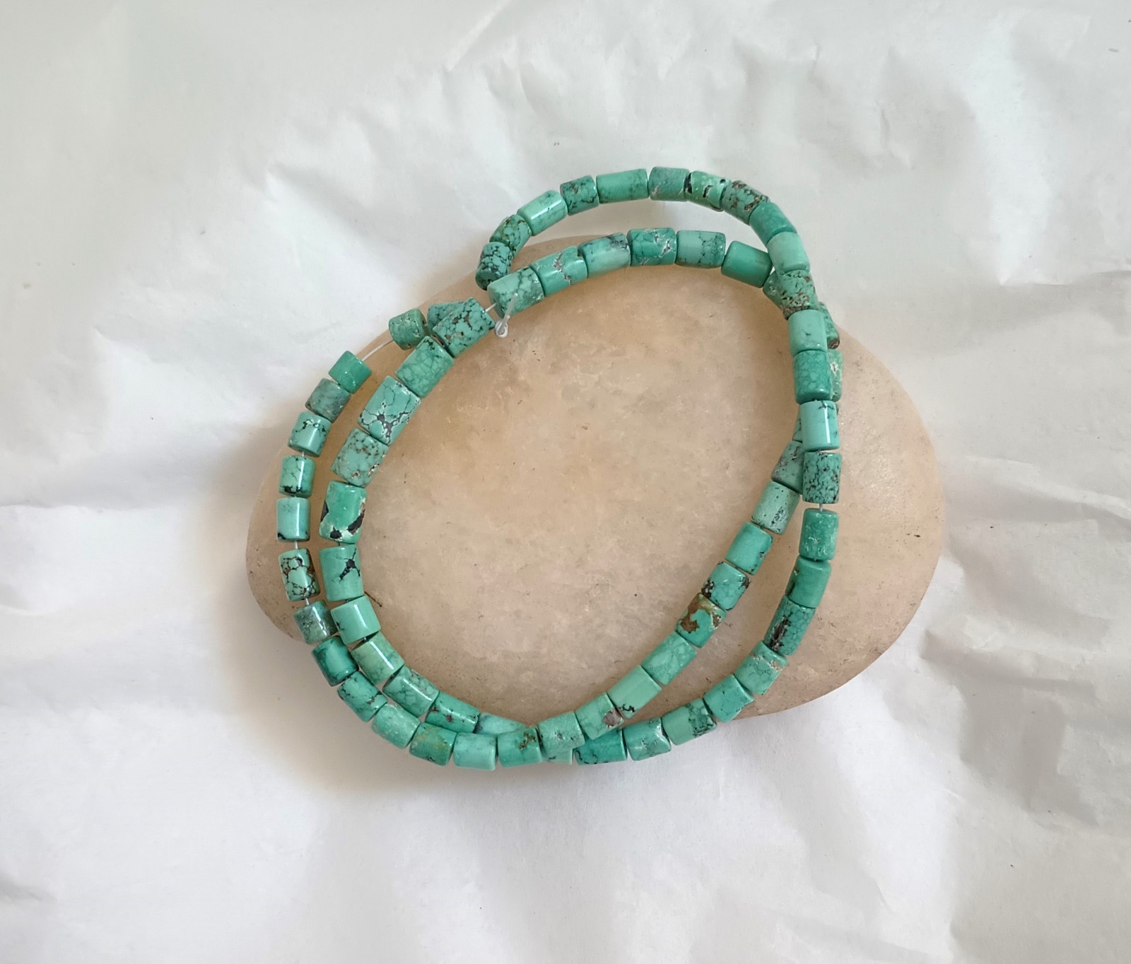 OLD STOCK HUBEI TURQUOISE 5-6 x 6-8MM TUBE BEADS – 17.75″ – 2654E