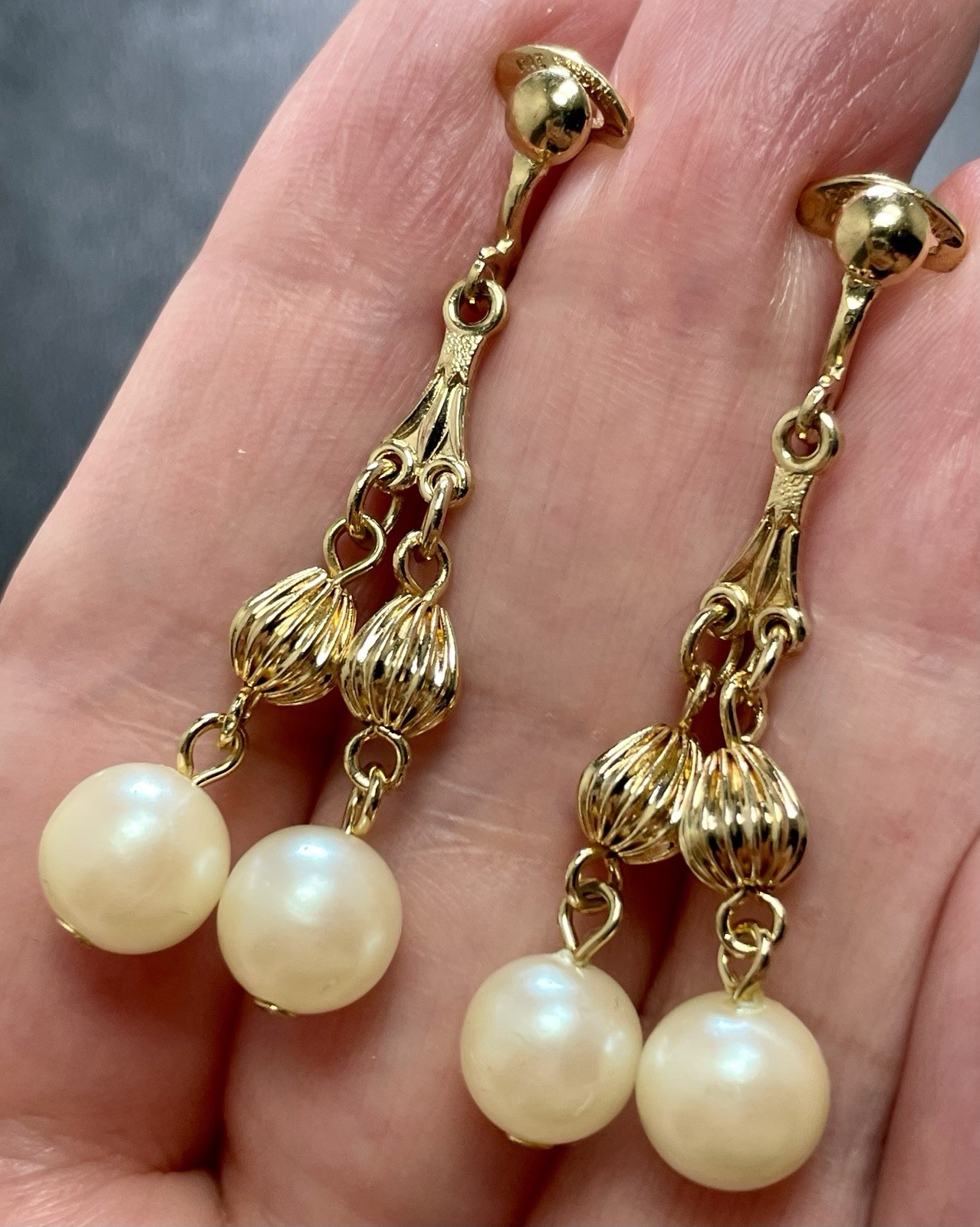 Vintage 1.8” Faux Pearl Beaded Gold Tone Metal Dangle Clip Earrings