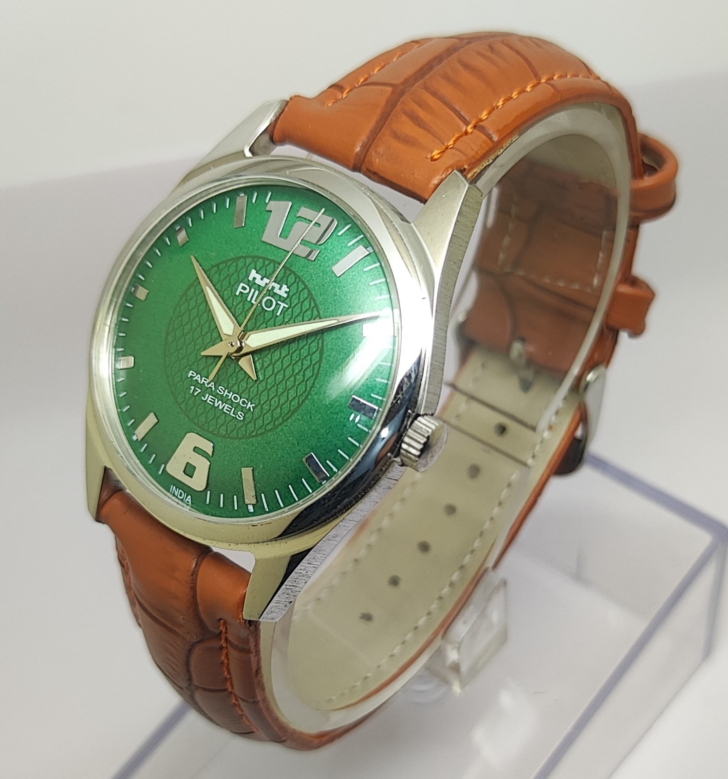 Vintage Hmt Pilot Green Dial 17 Jewels Para Shock Mechanical hand winding Watch
