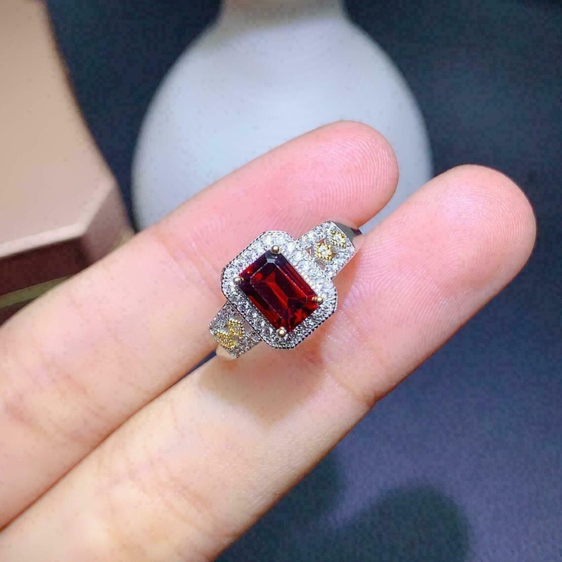 Emerald Simulated Garnet Women’s Pretty Halo Wedding Ring 14K White Gold Plated