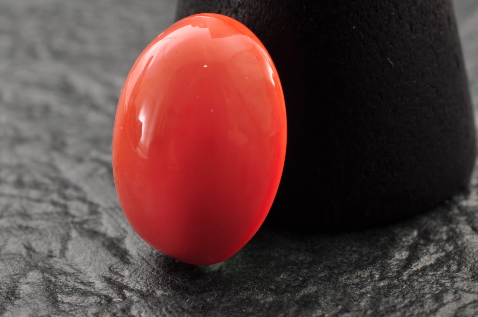 With Certification Single color MOMO coral oval Cabochon ( 15mm(0.59in) 8.85ct).