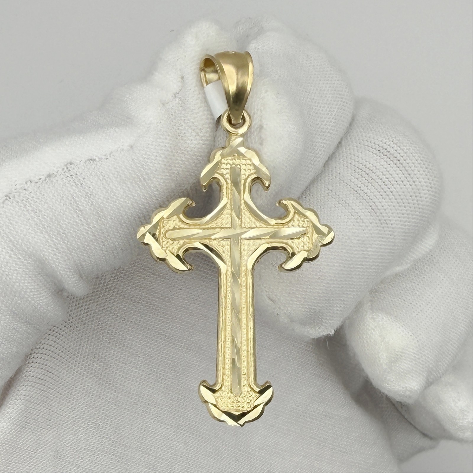 10kt Yellow Gold Diamond-Cut Mens Cross Religious Charm Pendant