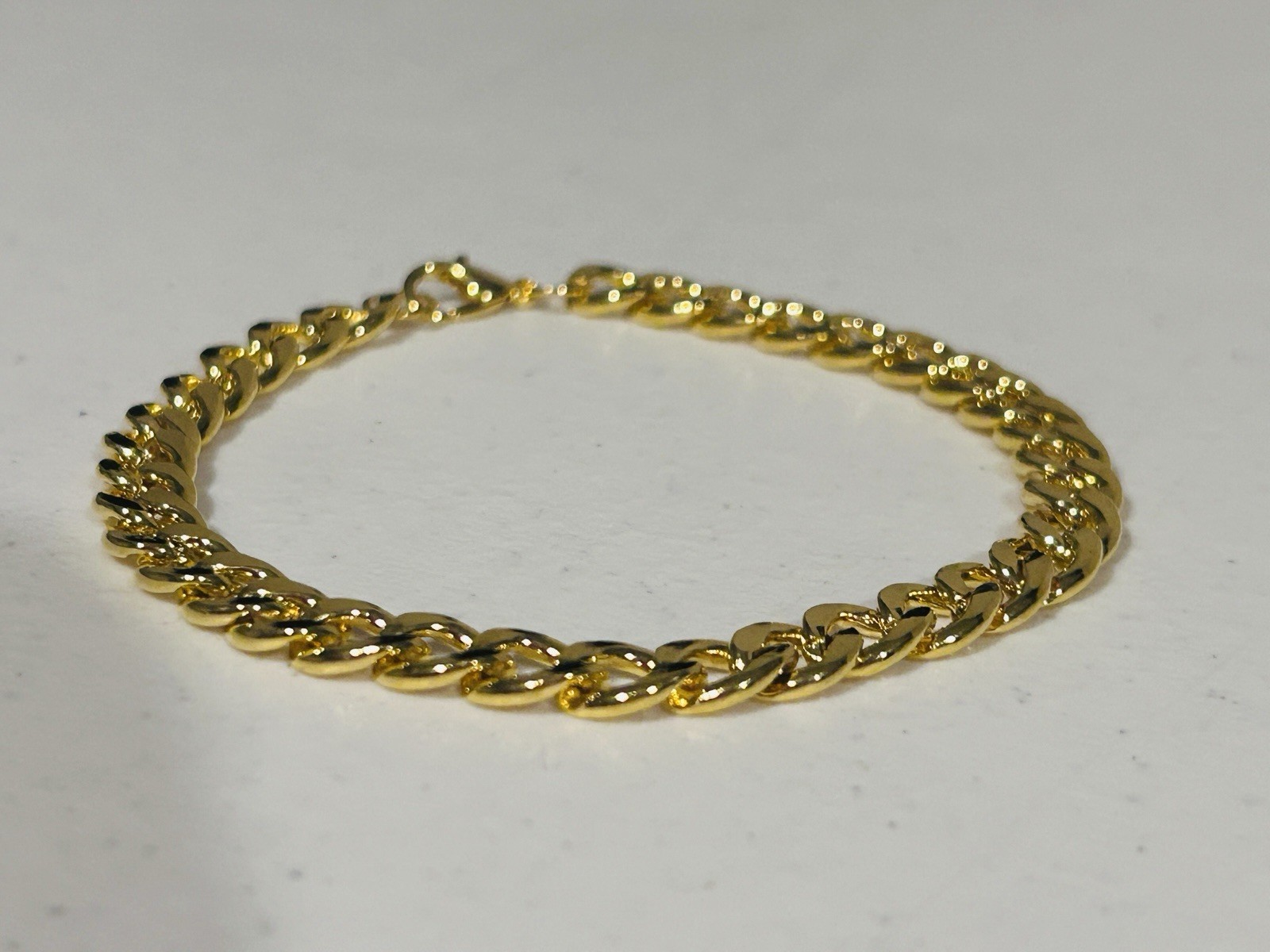 18k Gold Plated Bracelet / 8inches/. (20cm) (Stainless Steel Base