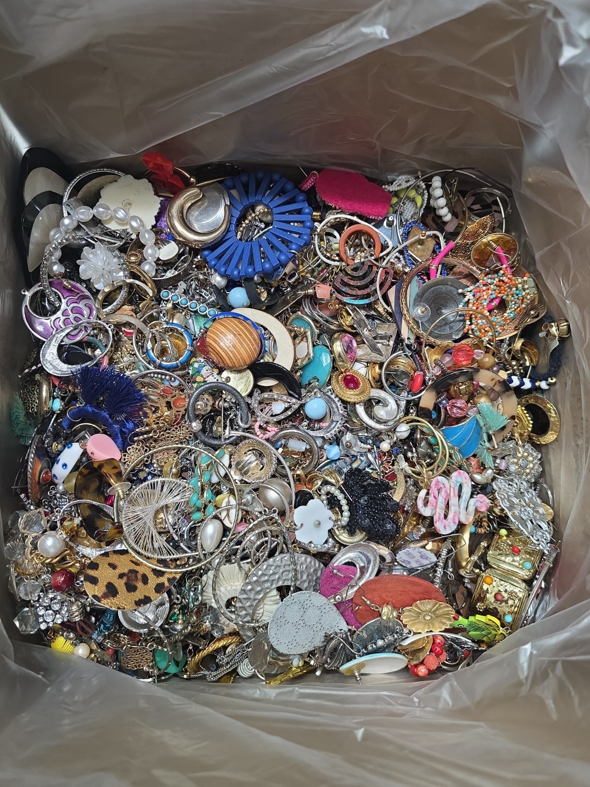 25 lbs Junk Jewelry Lot – See Description For Details! BAG #92
