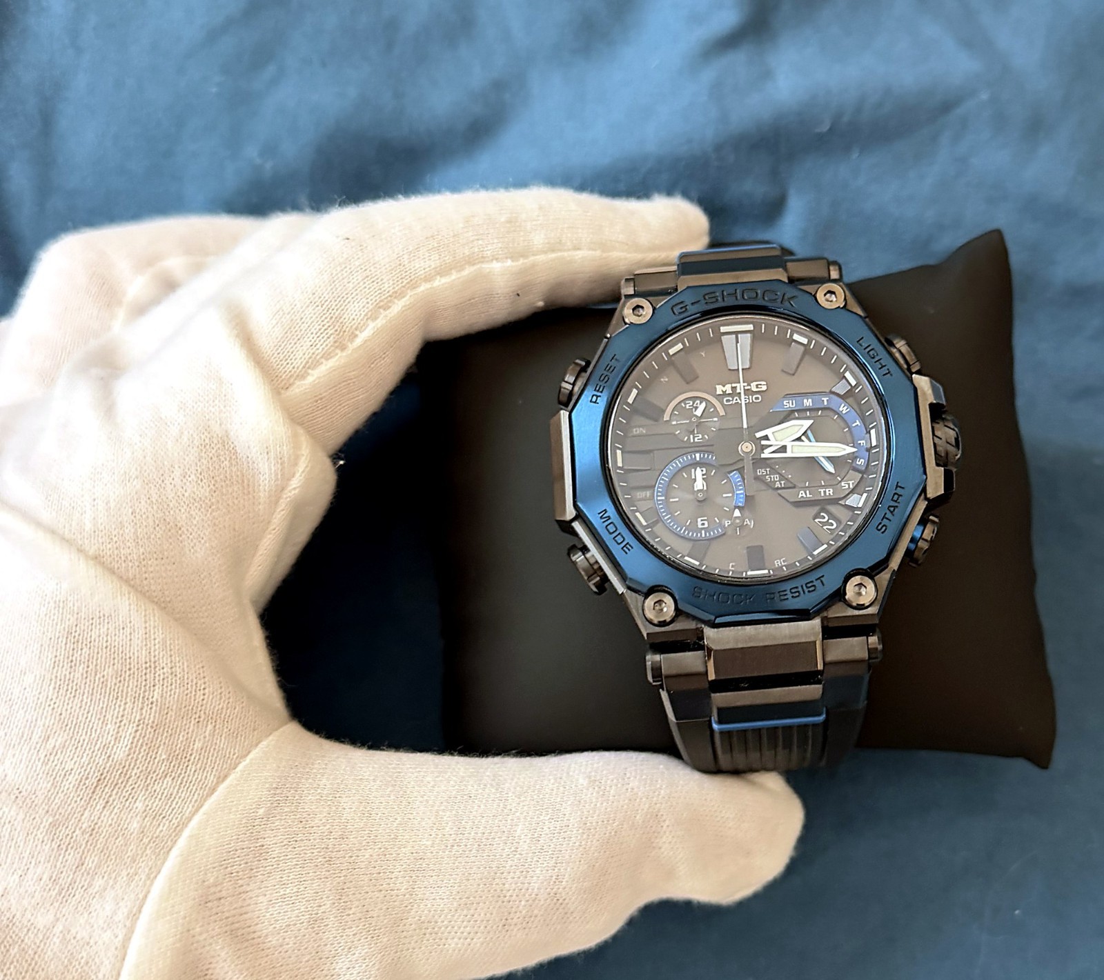Casio MT-G MTG-B2000 Black/blue accents Tough Solar Bluetooth Radio JDM Unused