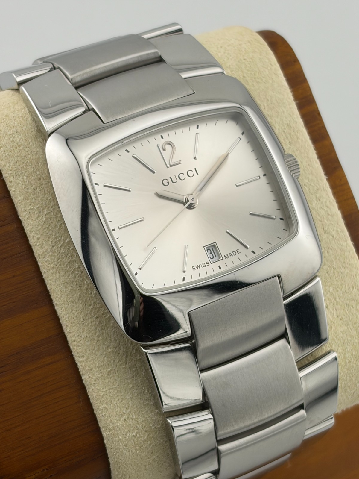 **LAST ONE- BRAND NEW, DISCONTINUED DESIGN – GUCCI 8500M Silver Swiss-Made Watch