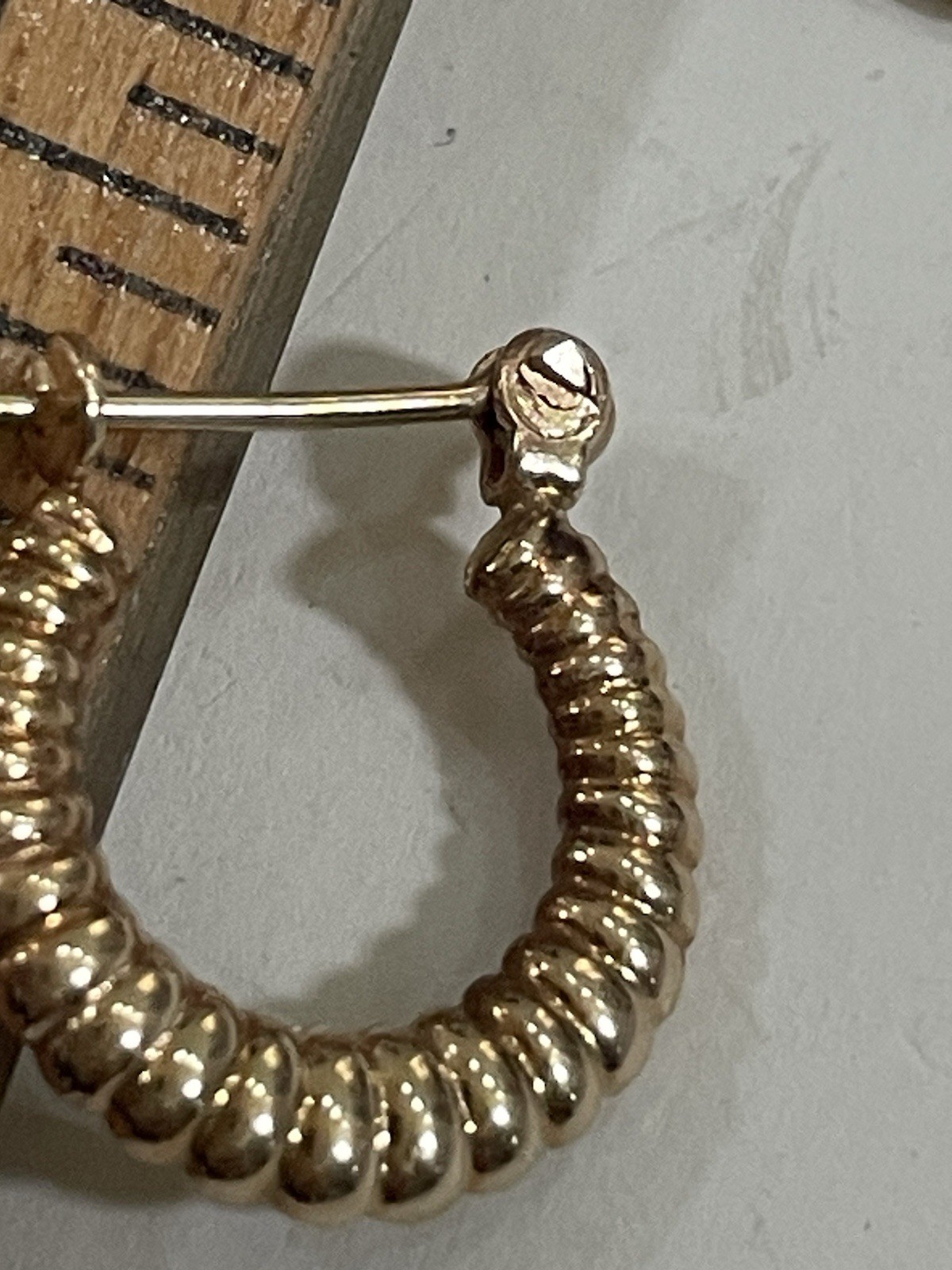 Yellow Gold Puffy Round Shape Pattern Hoops Earrings 1g / 0.5 inch USED READ