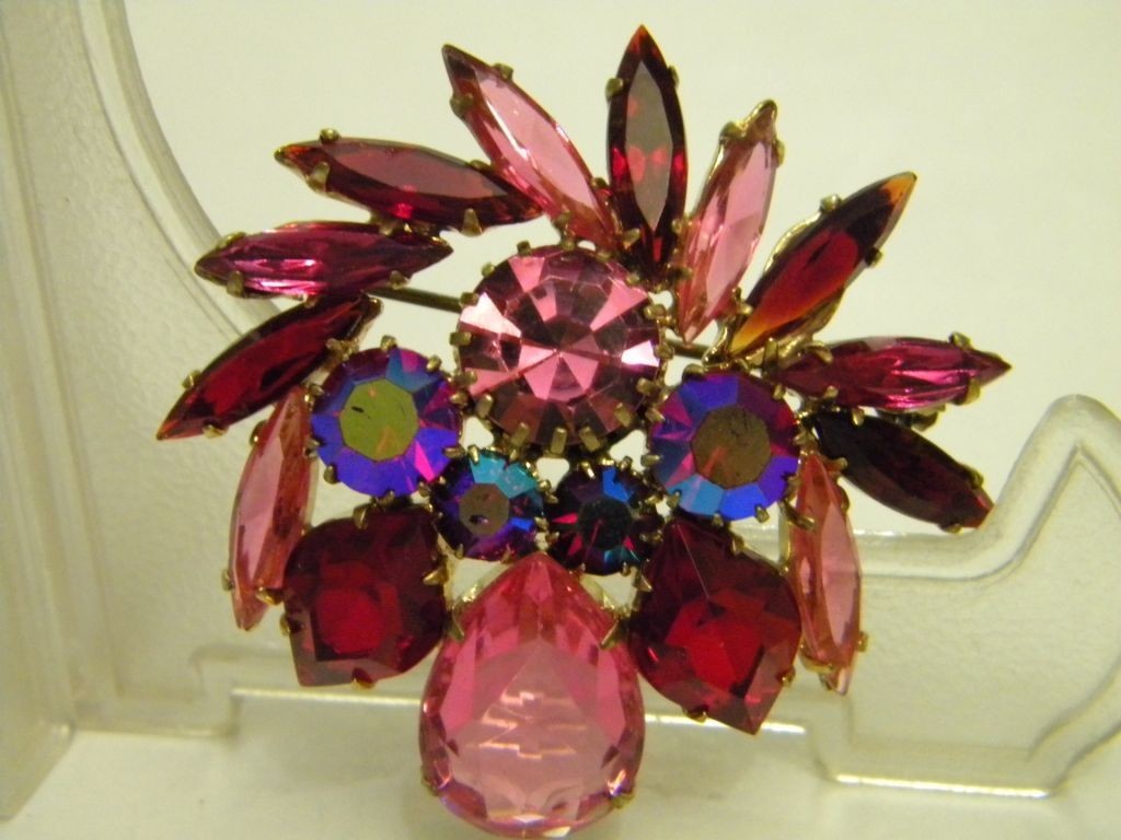 Beautiful Czech Jewelry Brooch Czechoslovakia Vintage Jablonex 198